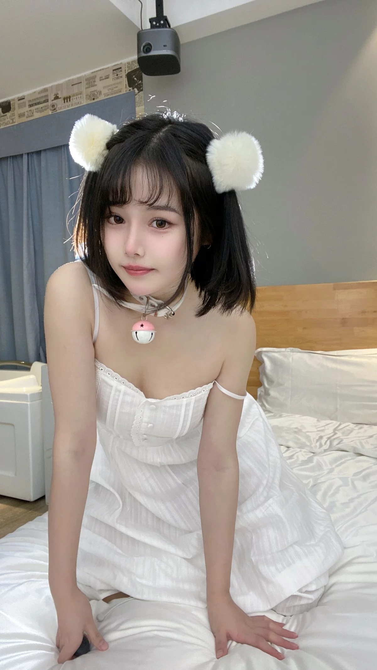 网络美女七月喵子少女心事主题私房性感白色吊带睡裙半脱秀惹火身材诱惑写真34P