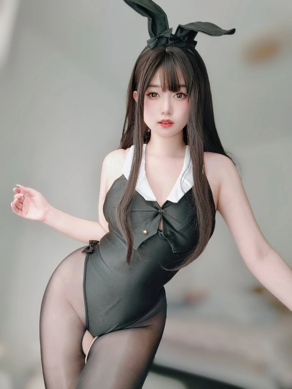 Coser妹子女主K黑丝兔女郎主题性感黑色高叉连体衣配开档黑丝秀翘臀诱惑写真102P