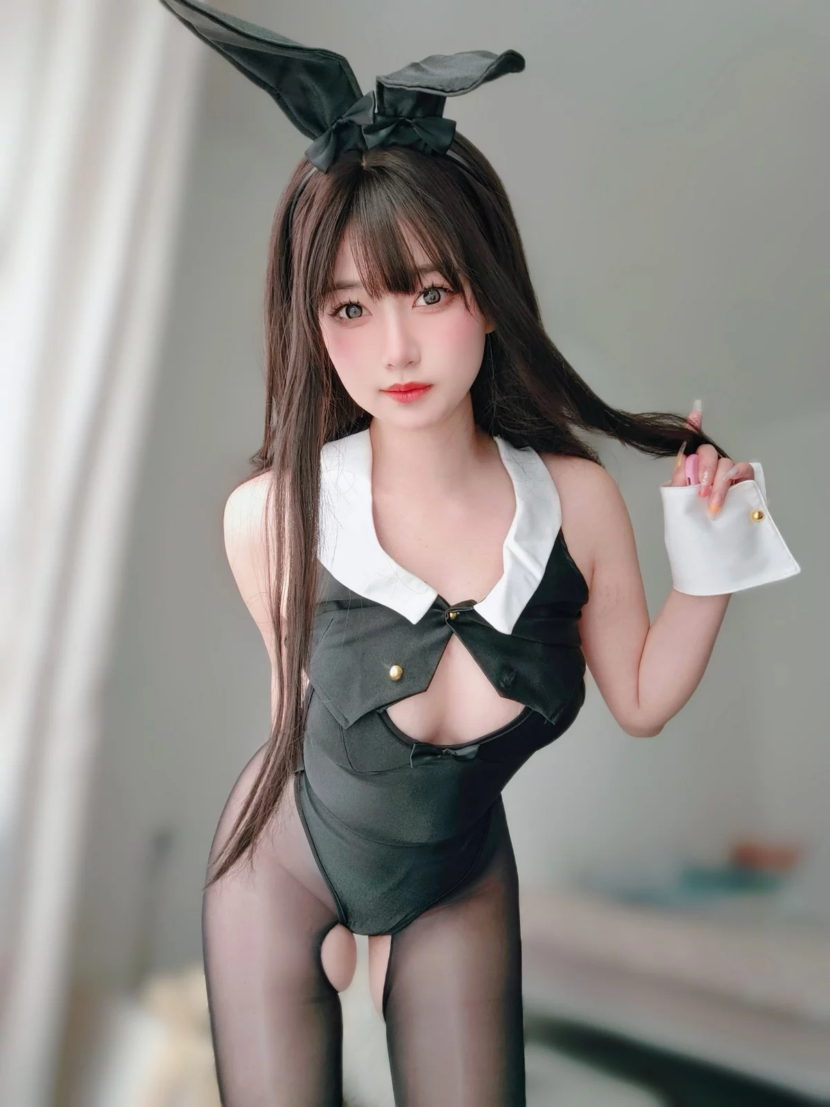 Coser妹子女主K黑丝兔女郎主题性感黑色高叉连体衣配开档黑丝秀翘臀诱惑写真102P
