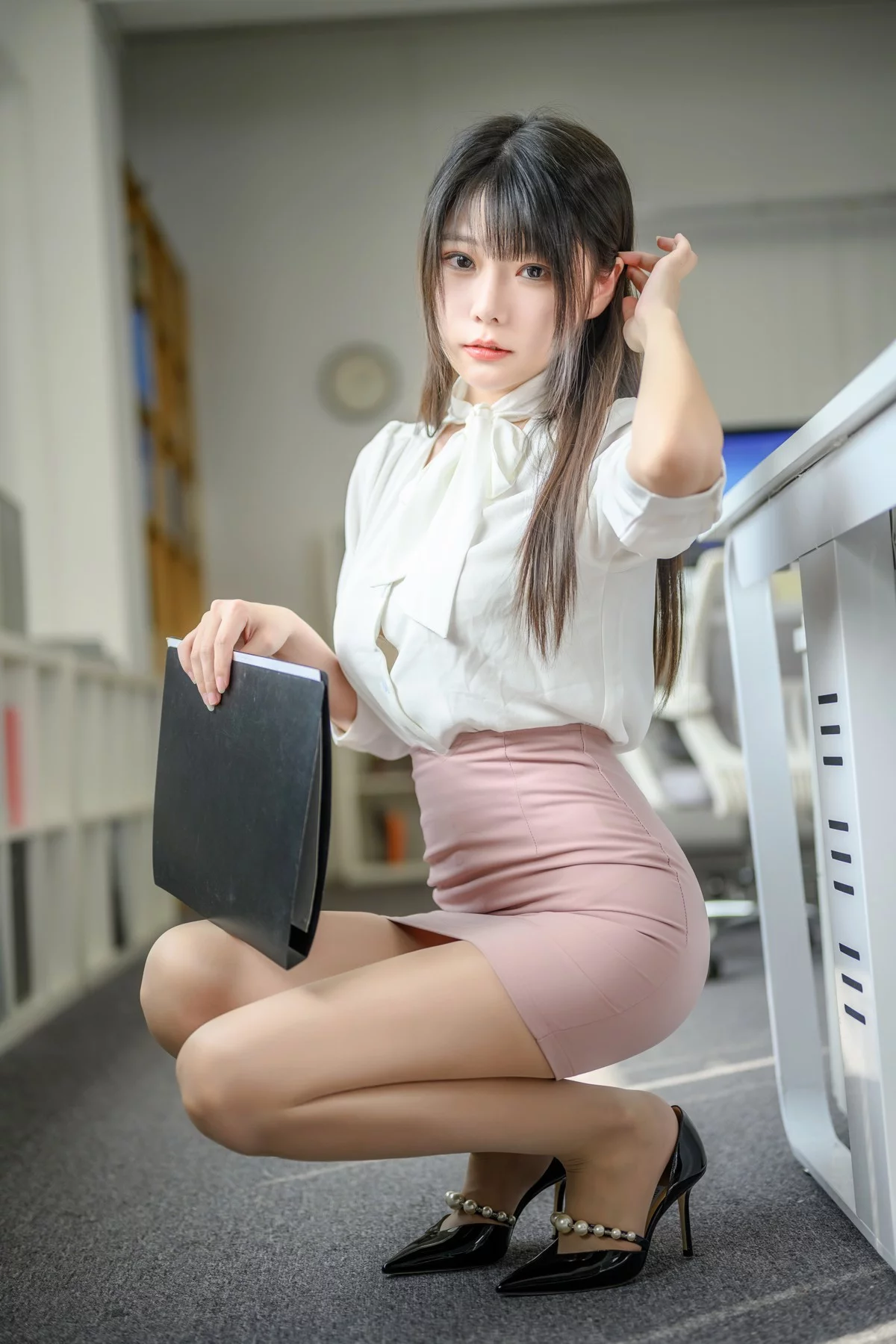 网络美女香草喵露露粉白裙子主题性感白T配粉色短裙露蕾丝内衣秀美腿诱惑写真40P