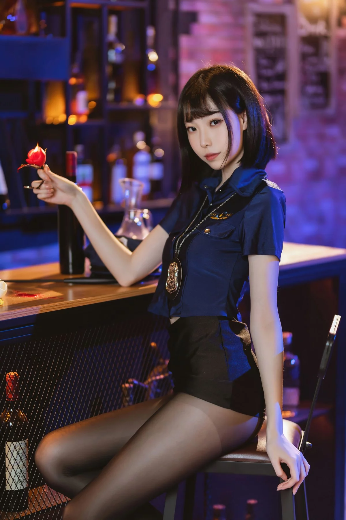 网络美女许岚LAN黑丝女警主题性感女警制服配超薄黑丝秀翘臀美腿诱惑写真60P