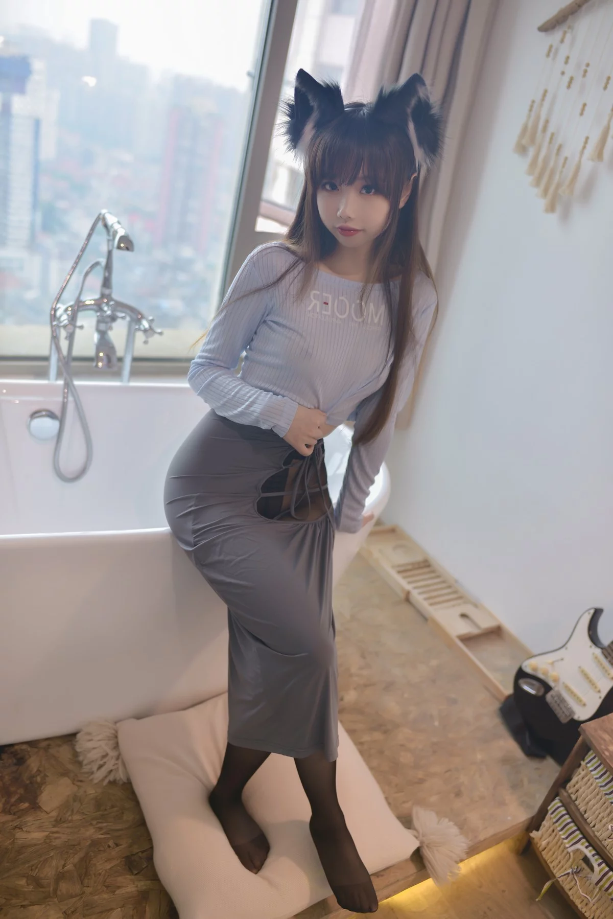 Coser小姐姐雪琪SAMA吉他妹妹主题性感露臀短裙配超薄黑丝秀美腿诱惑写真60P
