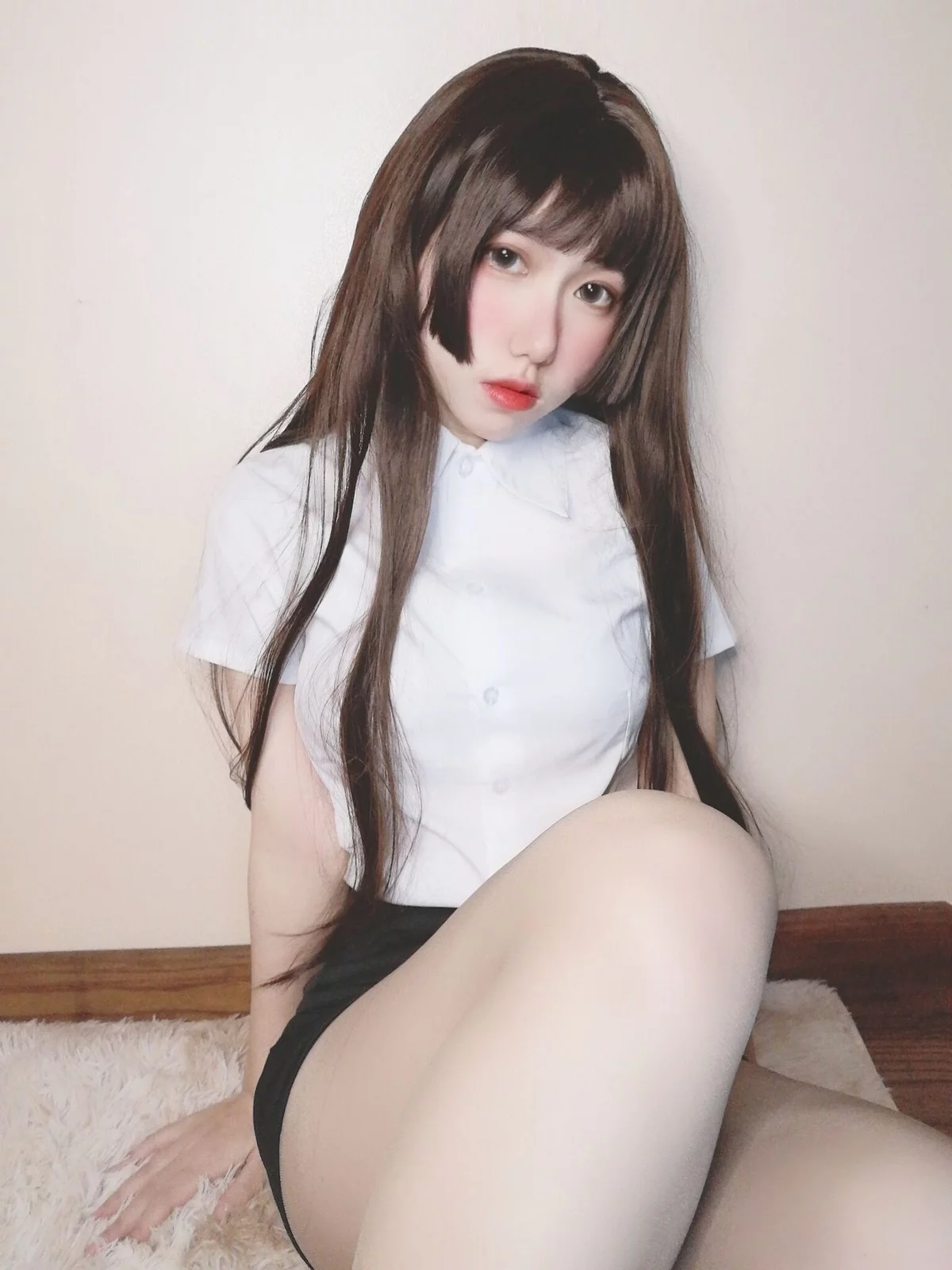 网红美女yuzukitty柚子猫醉酒小秘书主题性感白T配黑短裙露蕾丝内衣诱惑写真52P