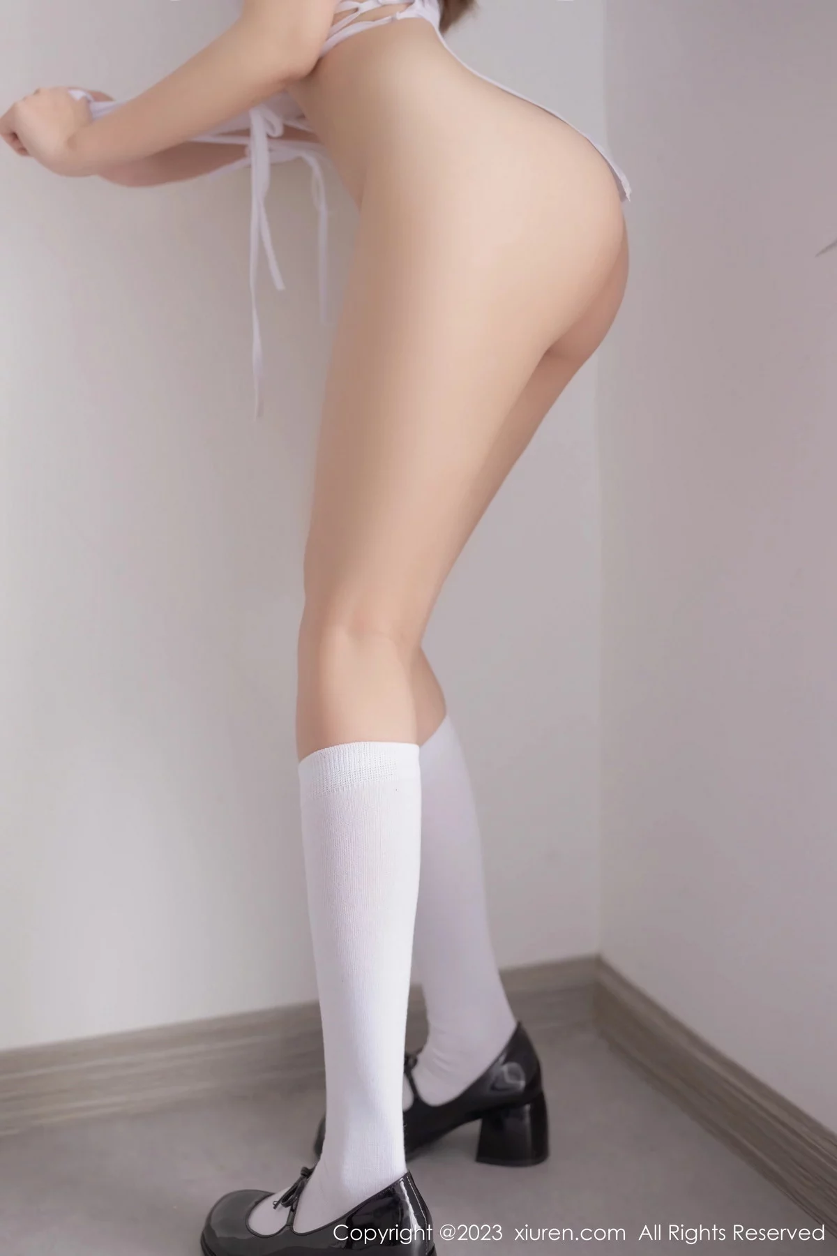 XiuRen第7030期_模特杏子Yada体检主题性感白色高开叉服饰秀曼妙身姿诱惑写真76P