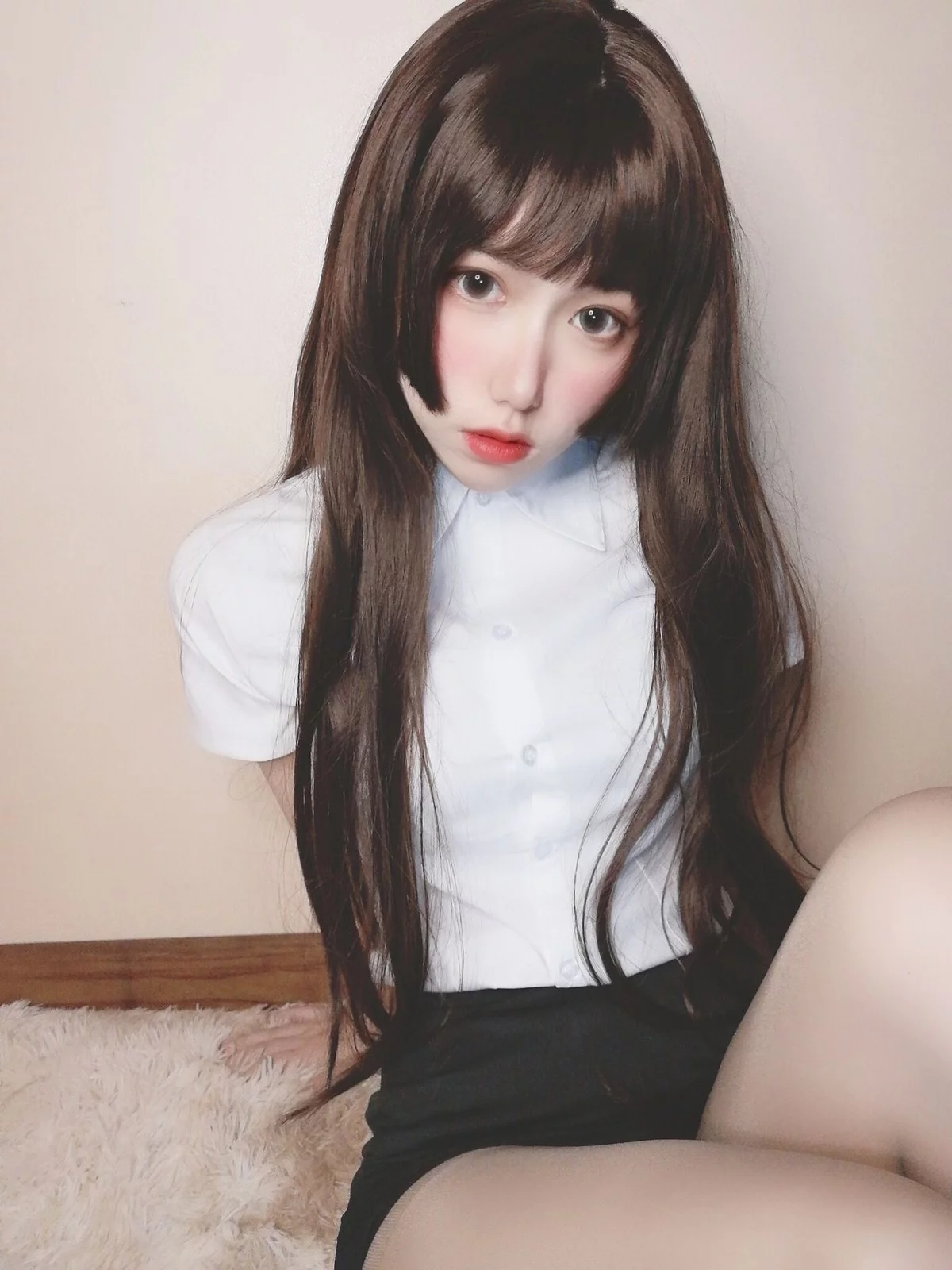 网红美女yuzukitty柚子猫醉酒小秘书主题性感白T配黑短裙露蕾丝内衣诱惑写真52P