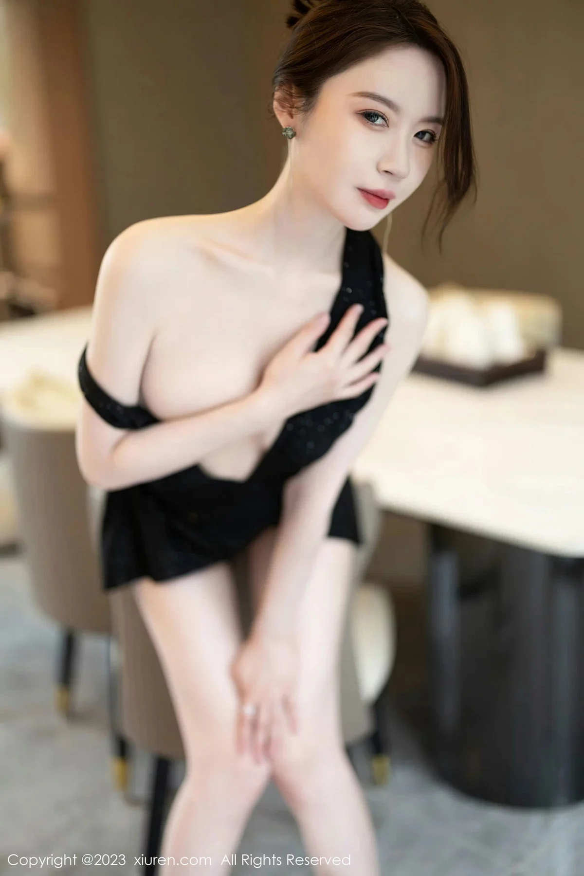 XiuRen第7031期_模特梦心玥脱黑色长裙露性感白色比基尼服秀曼妙身姿诱惑写真85P