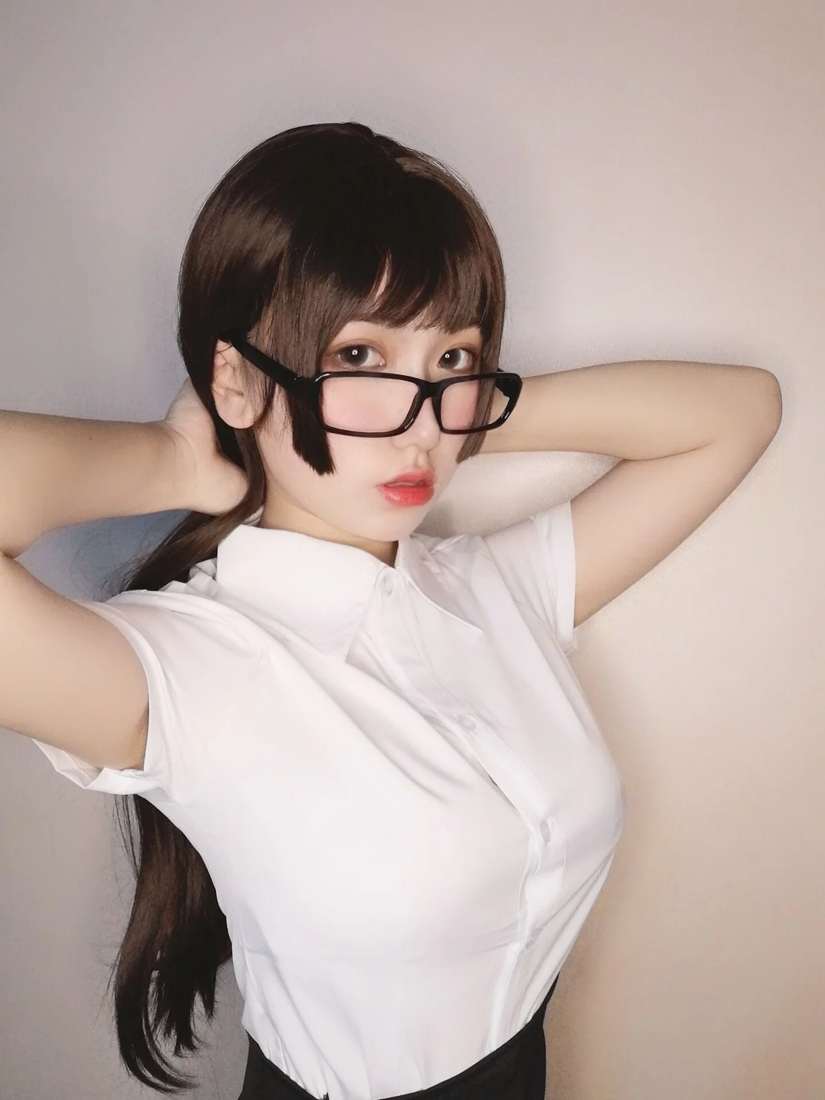网红美女yuzukitty柚子猫醉酒小秘书主题性感白T配黑短裙露蕾丝内衣诱惑写真52P