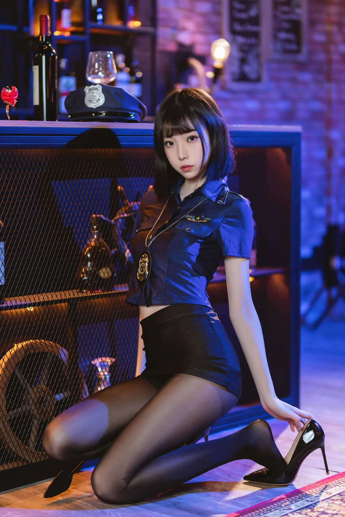网络美女许岚LAN黑丝女警主题性感女警制服配超薄黑丝秀翘臀美腿诱惑写真60P