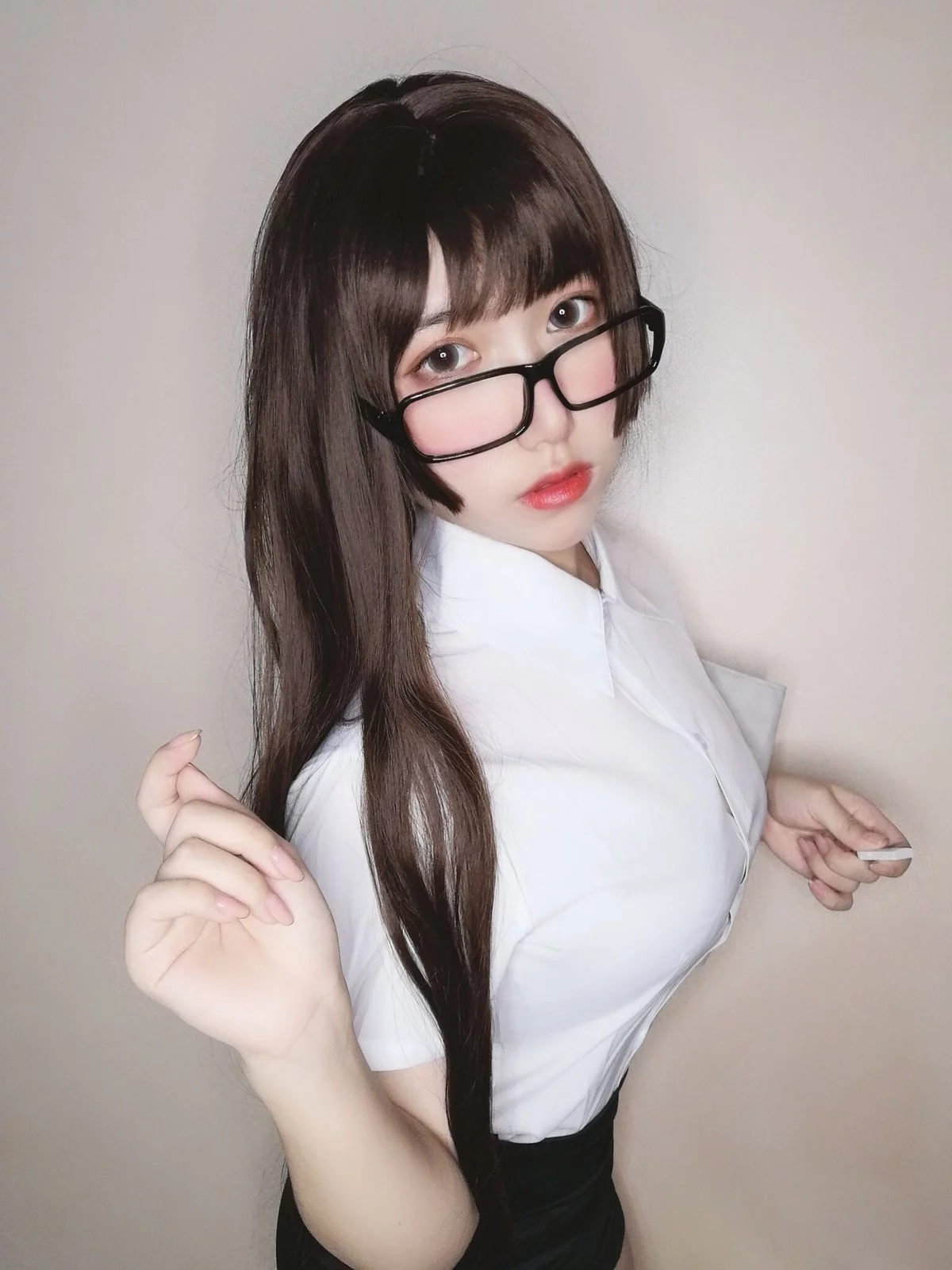 网红美女yuzukitty柚子猫醉酒小秘书主题性感白T配黑短裙露蕾丝内衣诱惑写真52P
