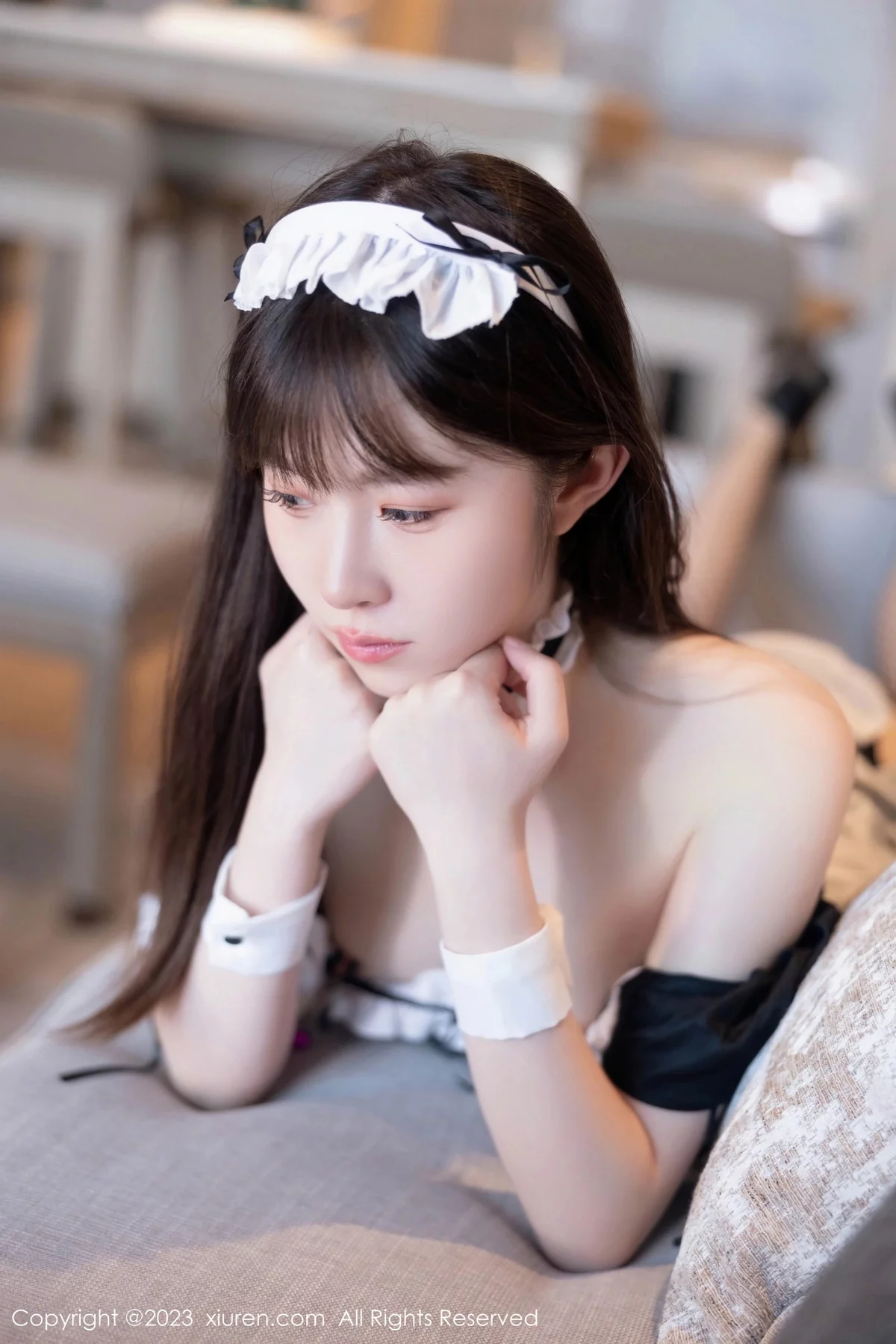 XiuRen第7034期_模特林悠悠性感黑色女仆服饰配黑色网格袜秀曼妙身姿诱惑写真84P