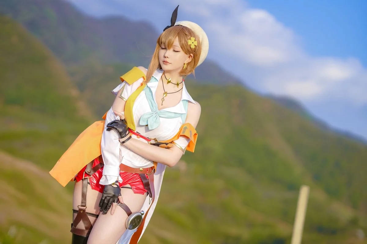 Coser小姐姐星之迟迟四月计划主题私房性感多套服饰秀丰满身材惹火诱惑写真359P