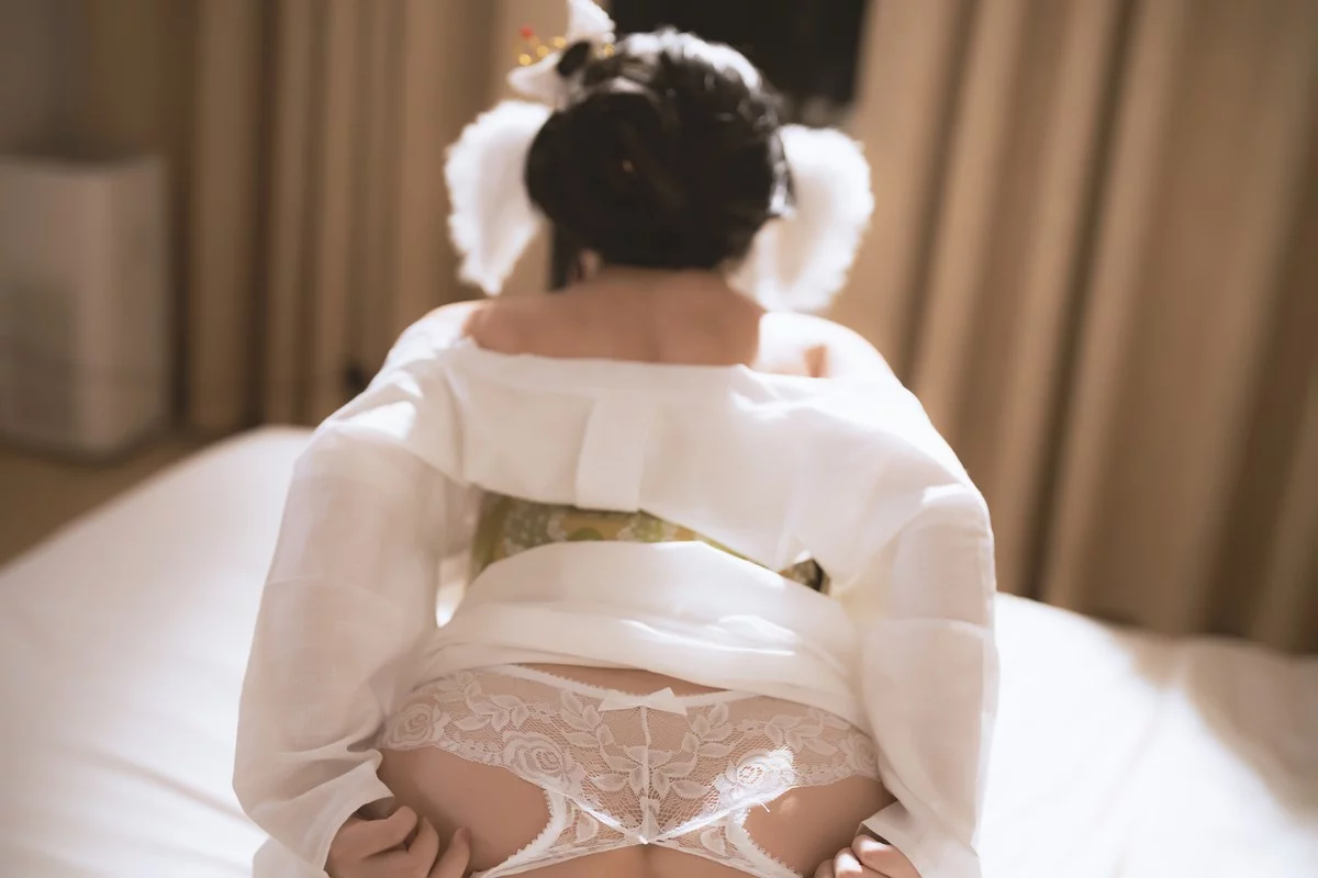 Coser小姐姐星之迟迟四月计划主题私房性感多套服饰秀丰满身材惹火诱惑写真359P