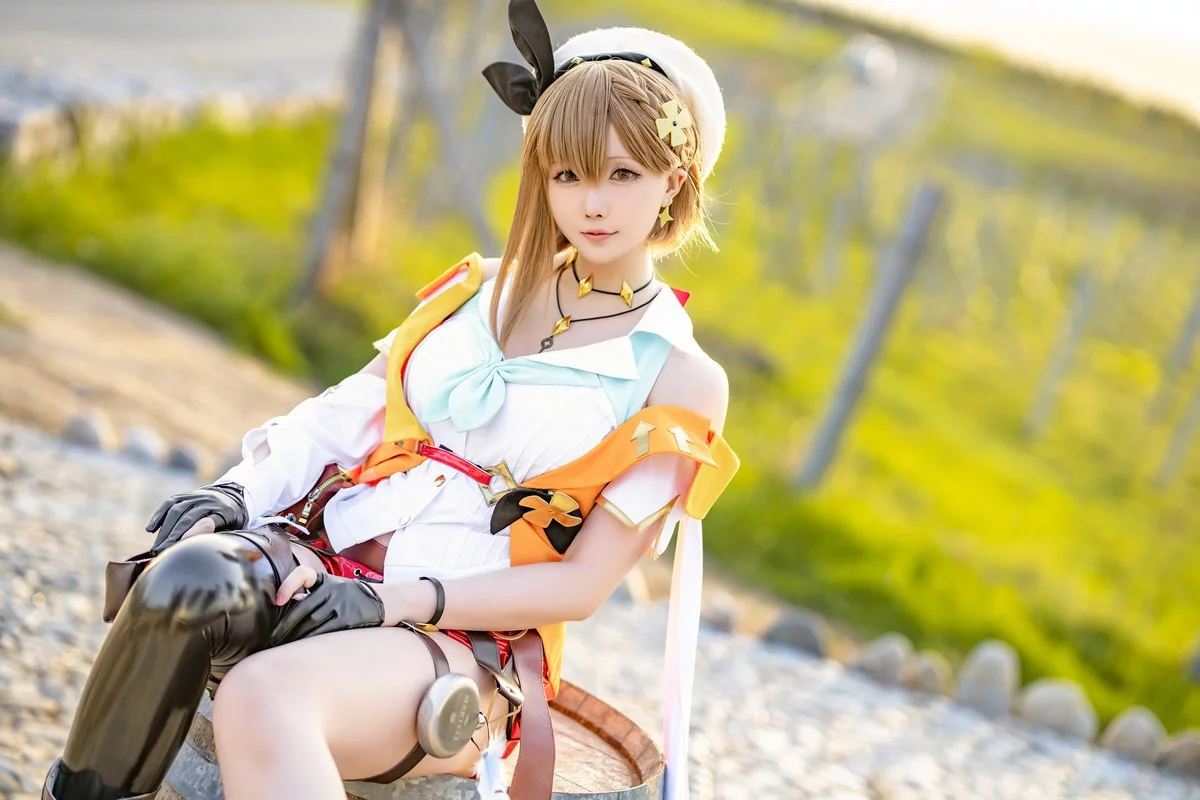 Coser小姐姐星之迟迟四月计划主题私房性感多套服饰秀丰满身材惹火诱惑写真359P
