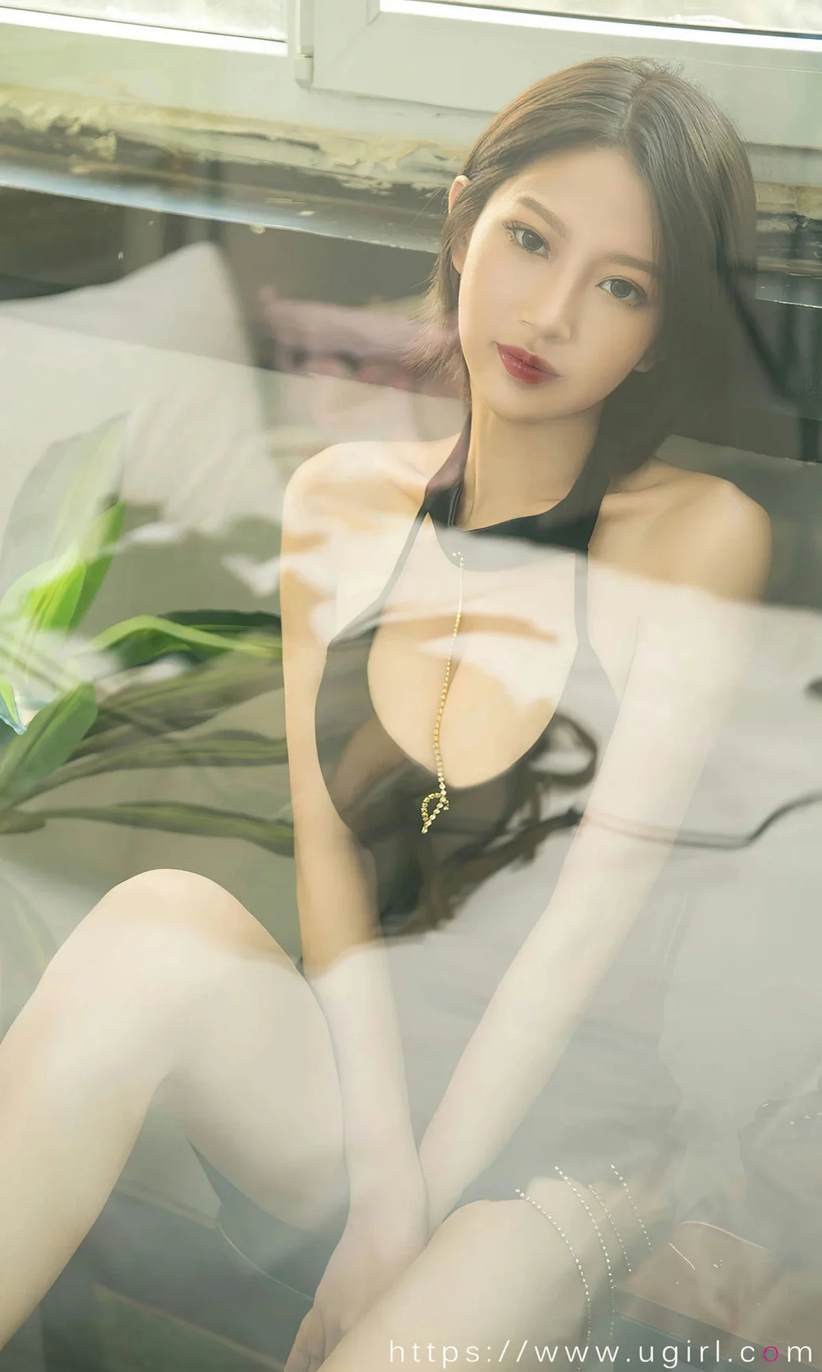 [Ugirls爱尤物]No.2617_模特栗子私房性感黑色吊带短裙半脱露黑色蕾丝内衣诱惑写真35P