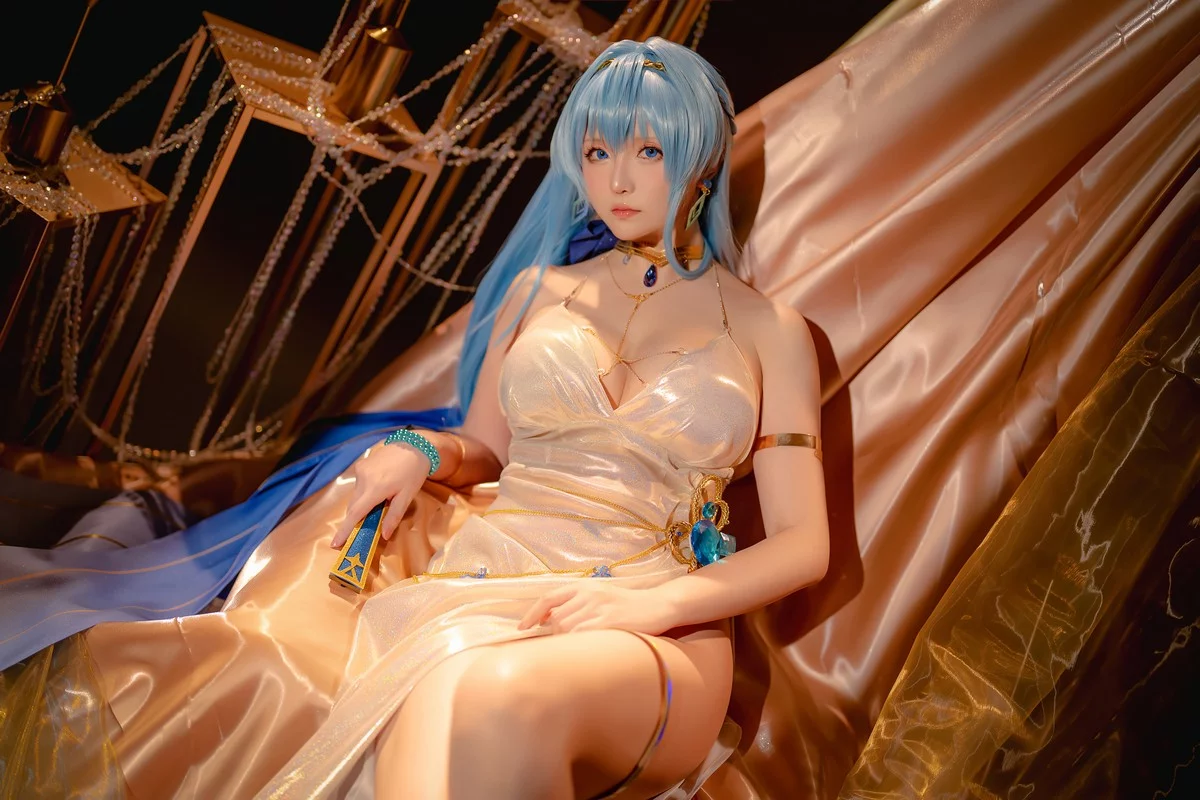 Coser小姐姐星之迟迟四月计划主题私房性感多套服饰秀丰满身材惹火诱惑写真359P