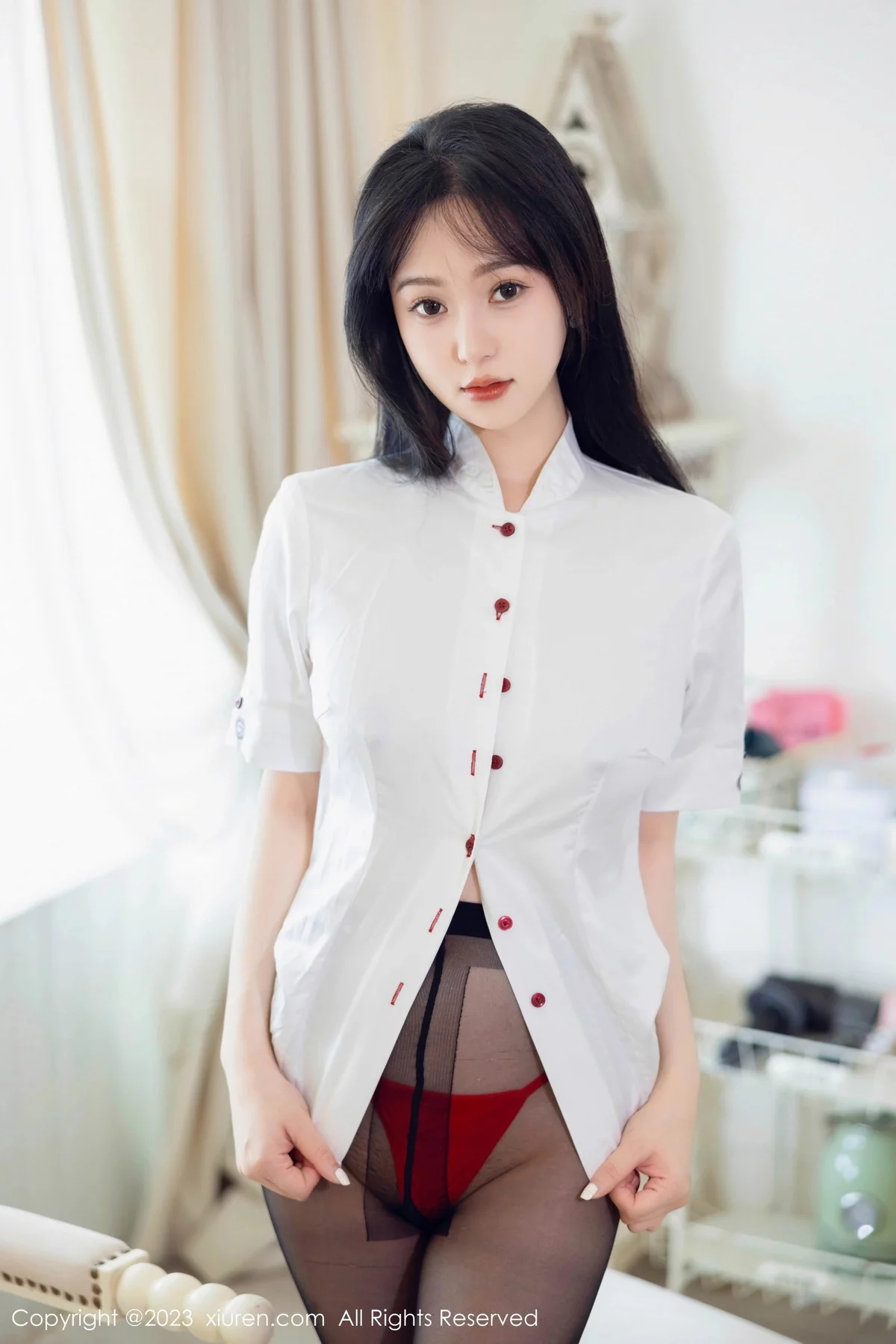 XiuRen第7037期_模特柚琪Rich私房半脱露红色内衣配黑丝袜秀翘臀美腿诱惑写真92P