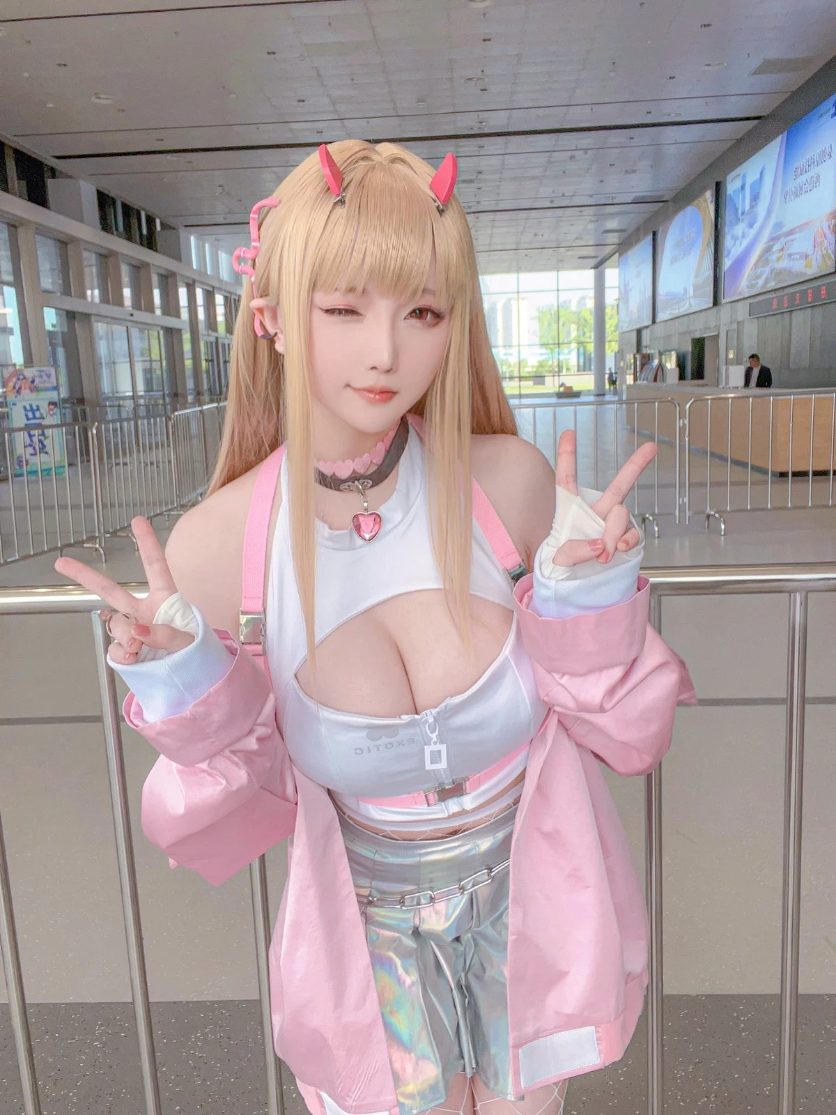 Coser小姐姐星之迟迟四月计划主题私房性感多套服饰秀丰满身材惹火诱惑写真359P
