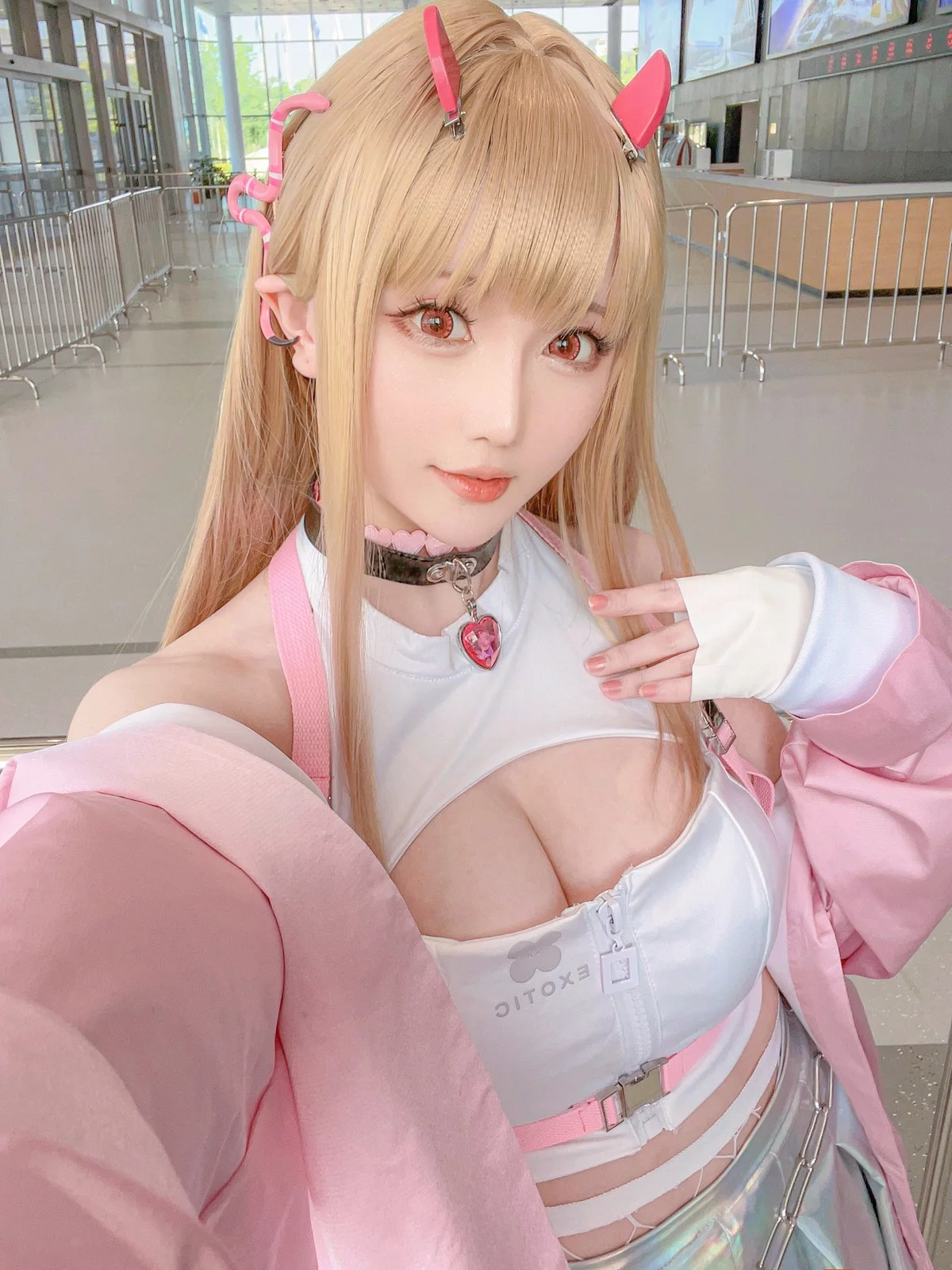 Coser小姐姐星之迟迟四月计划主题私房性感多套服饰秀丰满身材惹火诱惑写真359P