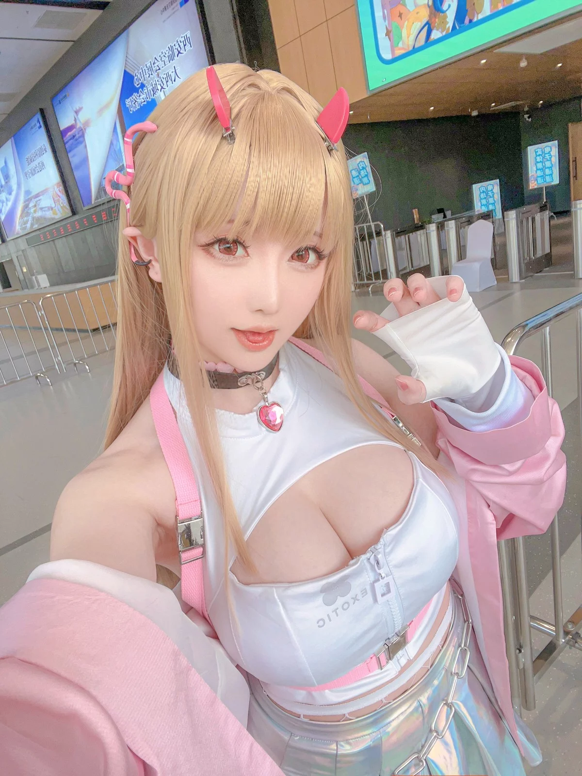 Coser小姐姐星之迟迟四月计划主题私房性感多套服饰秀丰满身材惹火诱惑写真359P