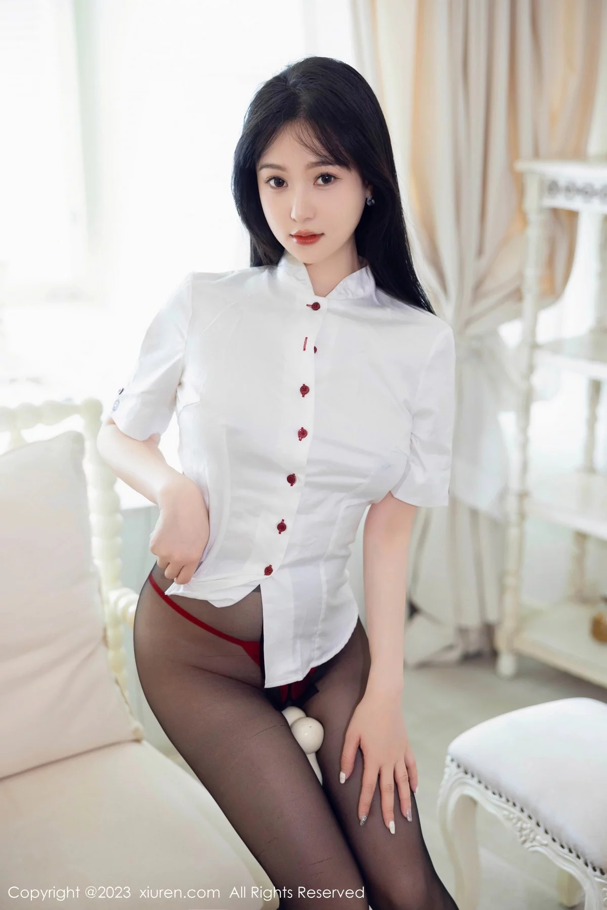 XiuRen第7037期_模特柚琪Rich私房半脱露红色内衣配黑丝袜秀翘臀美腿诱惑写真92P