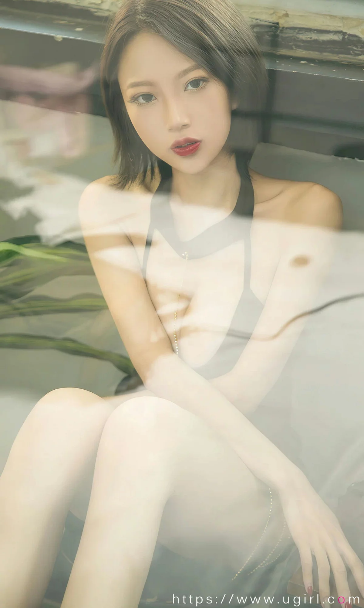 [Ugirls爱尤物]No.2617_模特栗子私房性感黑色吊带短裙半脱露黑色蕾丝内衣诱惑写真35P