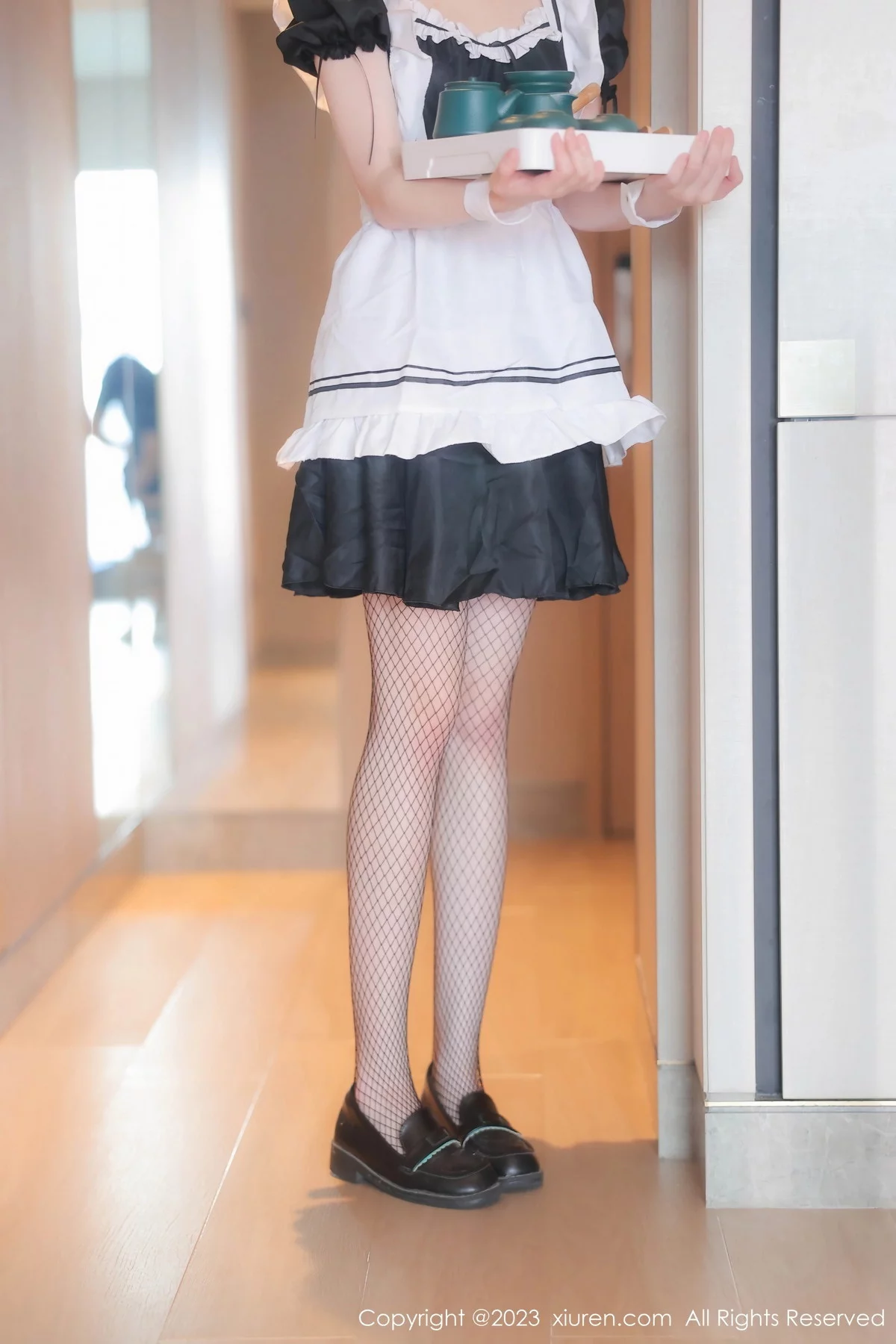 XiuRen第7034期_模特林悠悠性感黑色女仆服饰配黑色网格袜秀曼妙身姿诱惑写真84P