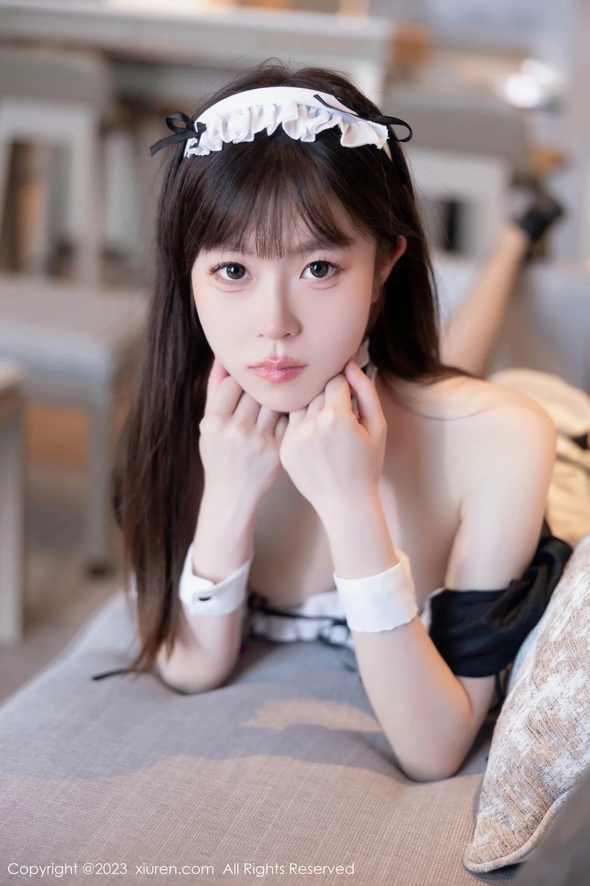 XiuRen第7034期_模特林悠悠性感黑色女仆服饰配黑色网格袜秀曼妙身姿诱惑写真84P