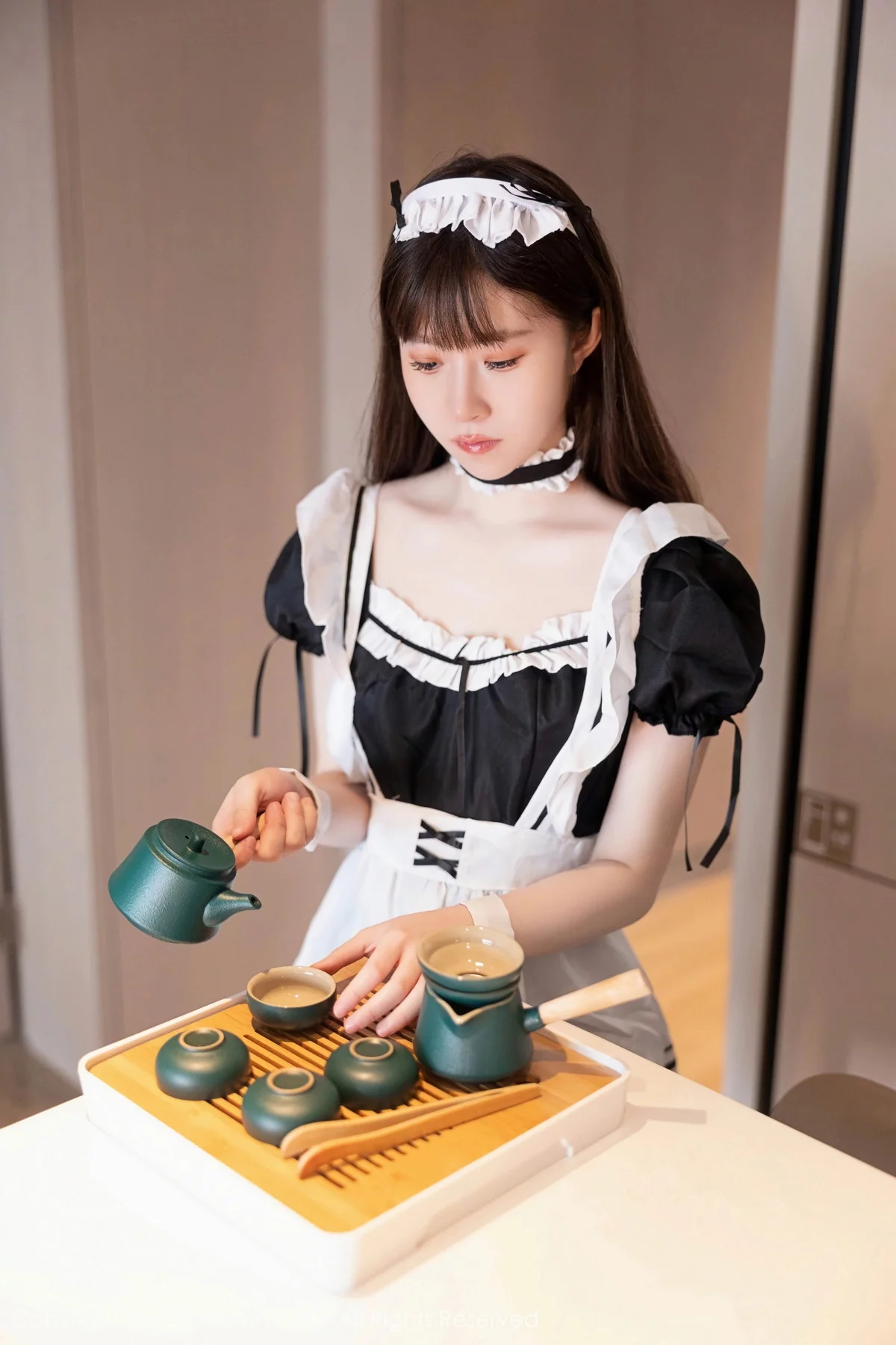 XiuRen第7034期_模特林悠悠性感黑色女仆服饰配黑色网格袜秀曼妙身姿诱惑写真84P