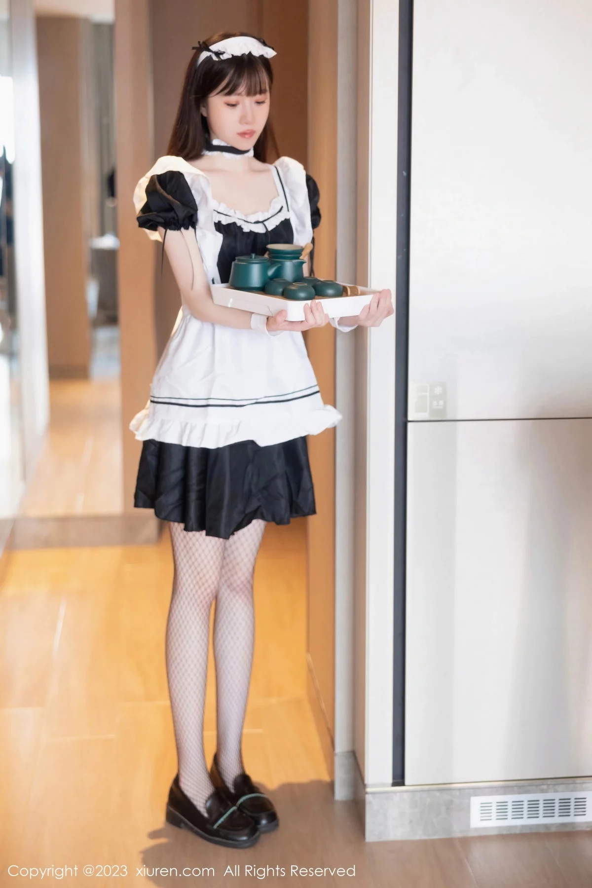 XiuRen第7034期_模特林悠悠性感黑色女仆服饰配黑色网格袜秀曼妙身姿诱惑写真84P