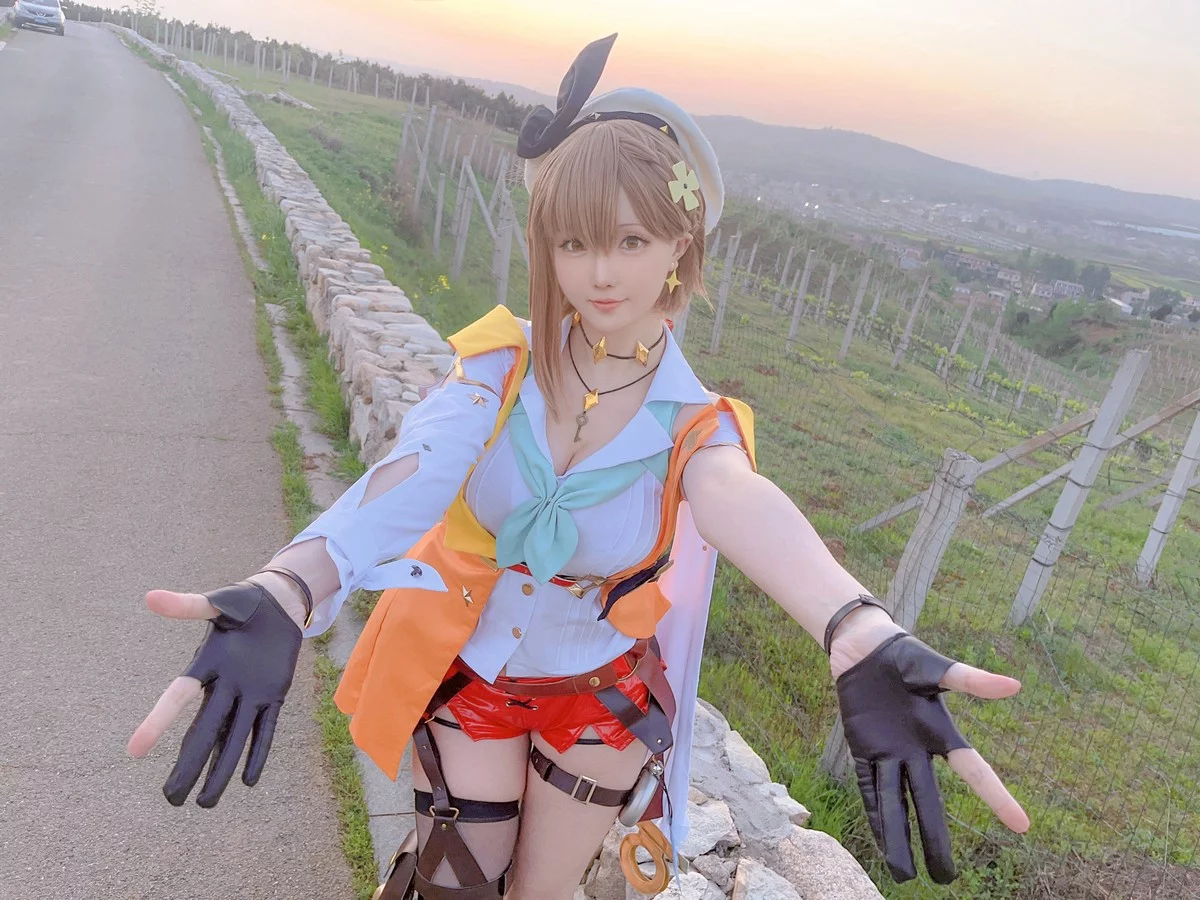 Coser小姐姐星之迟迟四月计划主题私房性感多套服饰秀丰满身材惹火诱惑写真359P
