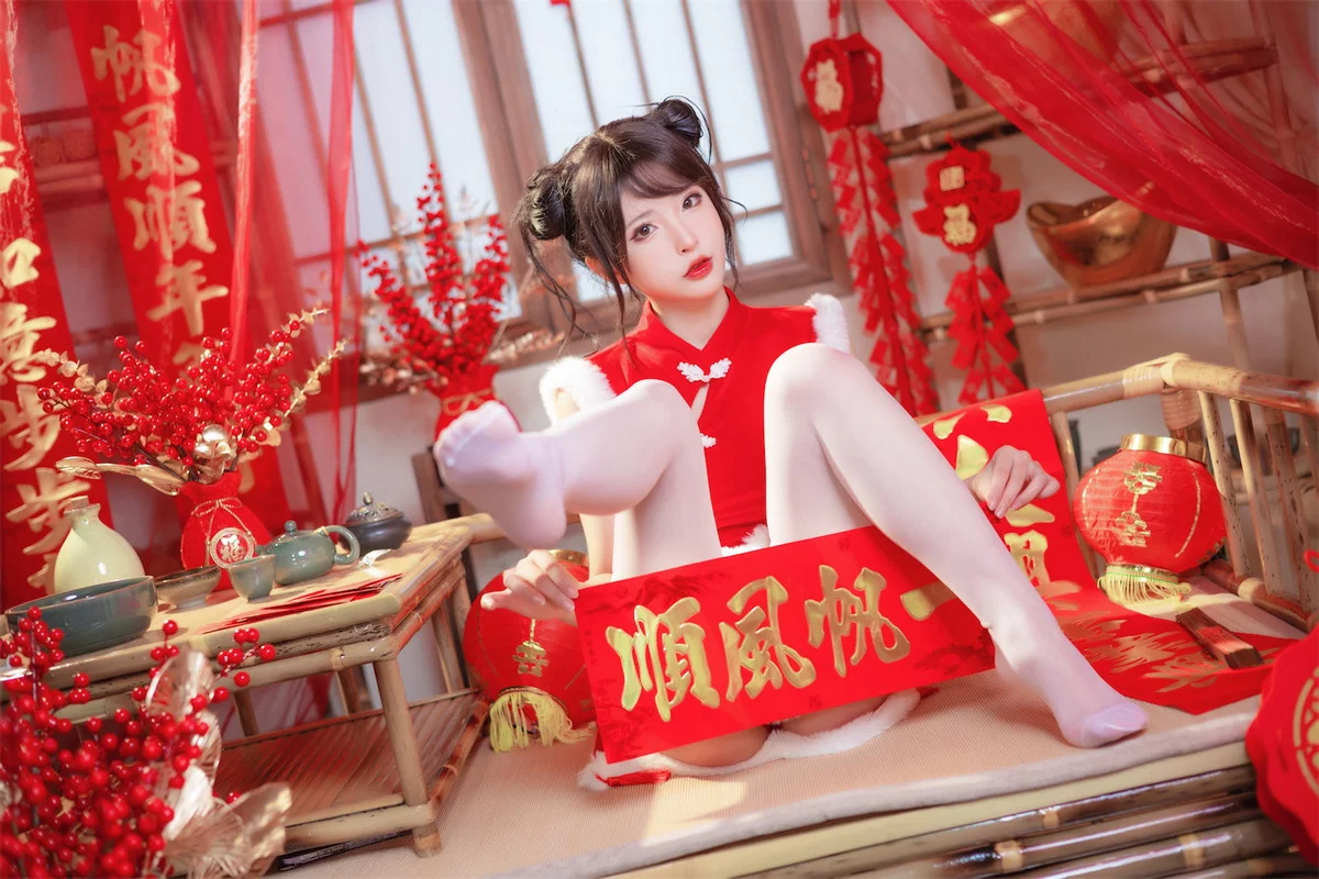 性感尤物清水由乃2023新年旗袍主题性感红色高开旗袍配白丝袜秀美腿诱惑写真77P