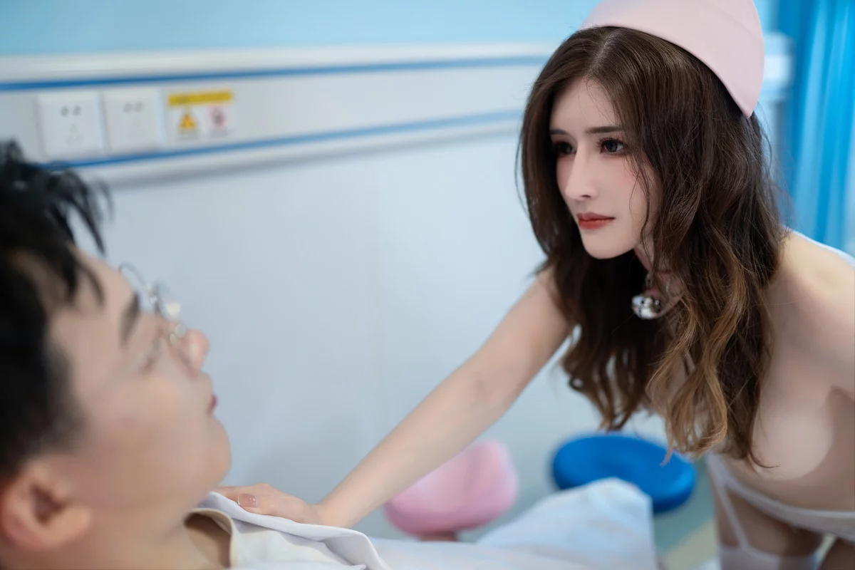 网络美女鹿八岁医生和护士主题脱粉色护士装露性感白色蕾丝内衣完美诱惑写真51P