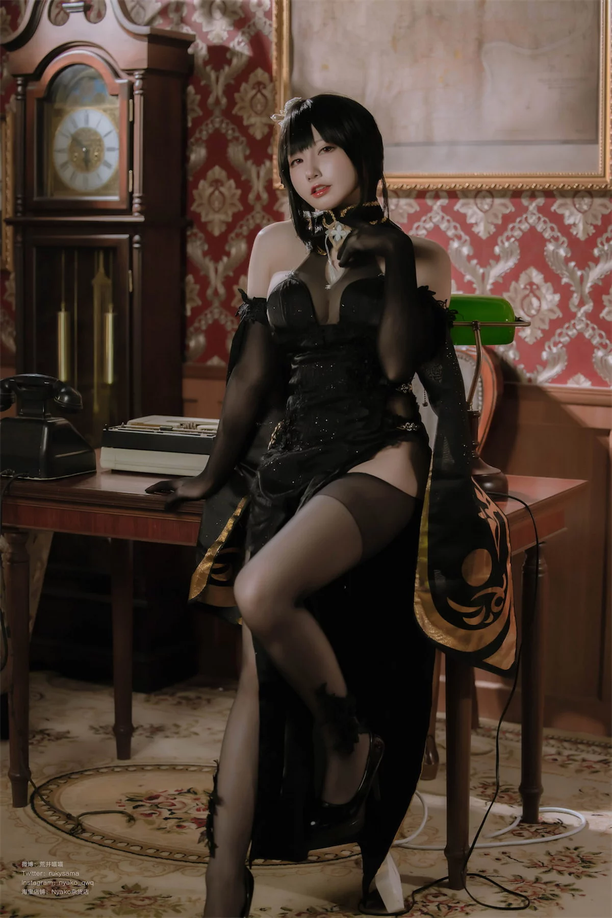网络美女Nyako喵子碧蓝航线镇海主题性感黑色薄透礼裙配超薄黑丝极致魅惑写真46P
