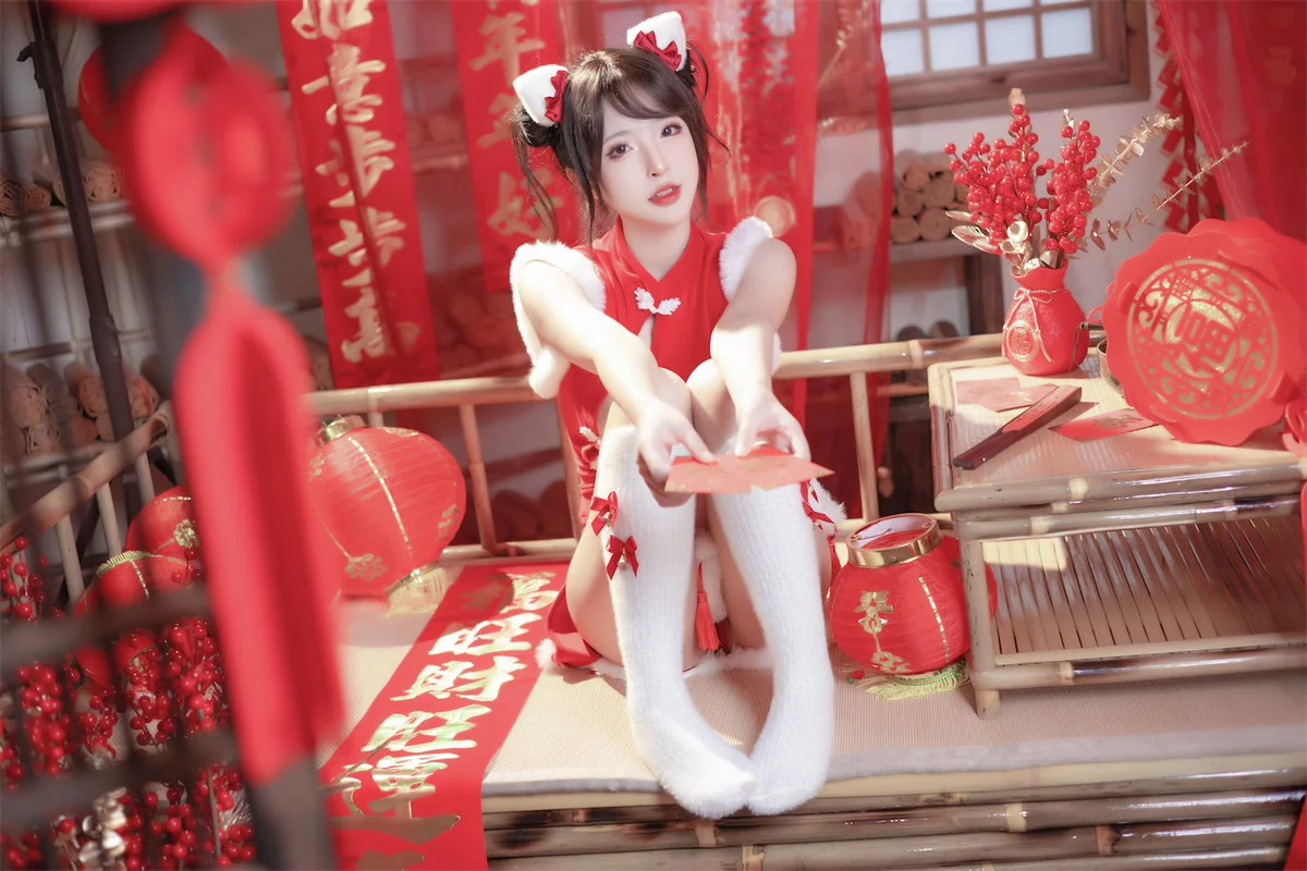 性感尤物清水由乃2023新年旗袍主题性感红色高开旗袍配白丝袜秀美腿诱惑写真77P