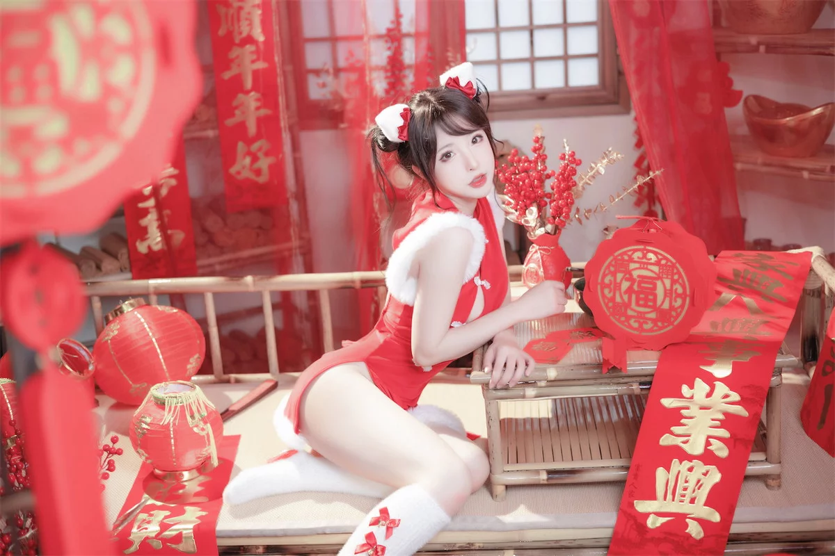 性感尤物清水由乃2023新年旗袍主题性感红色高开旗袍配白丝袜秀美腿诱惑写真77P