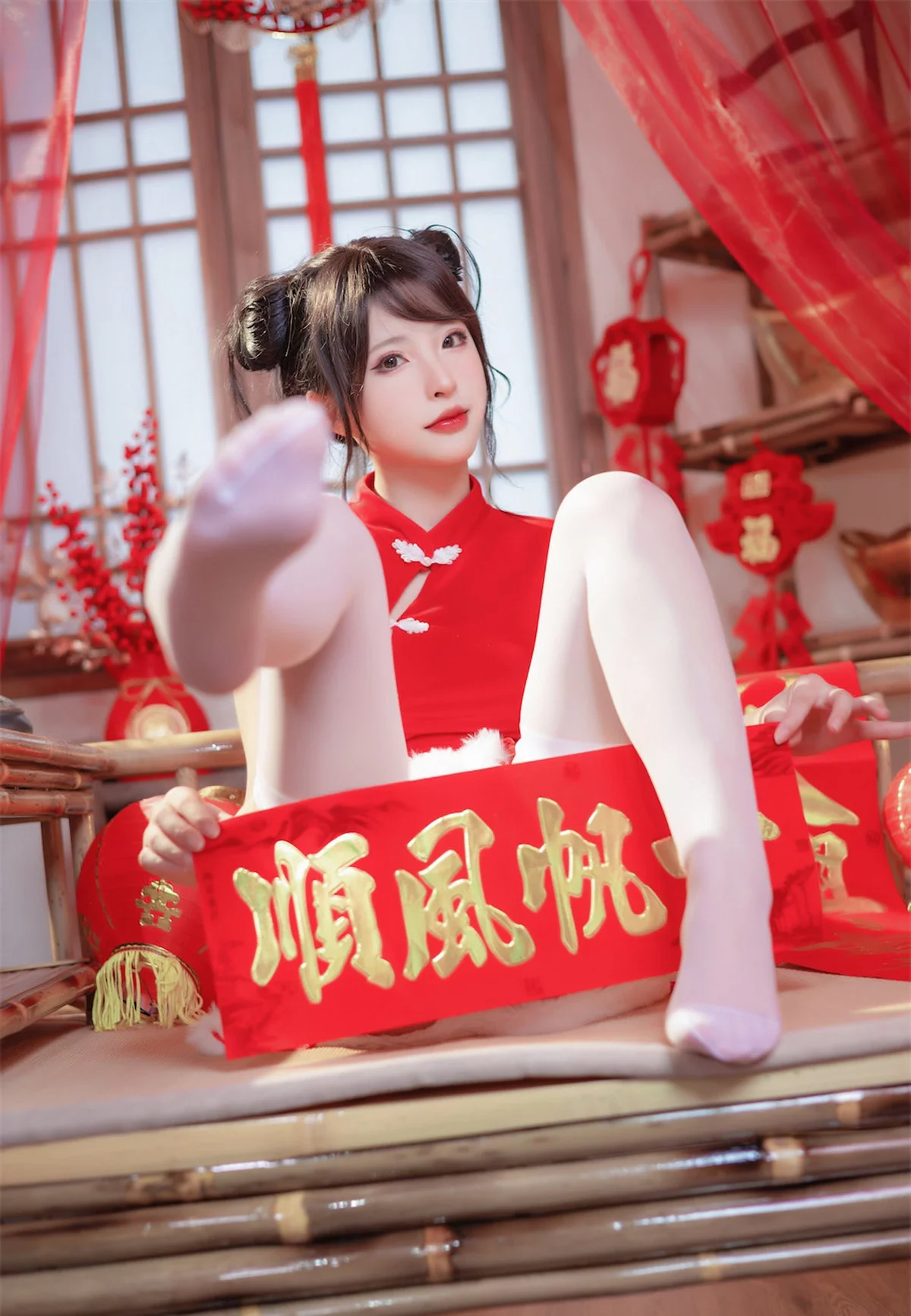 性感尤物清水由乃2023新年旗袍主题性感红色高开旗袍配白丝袜秀美腿诱惑写真77P