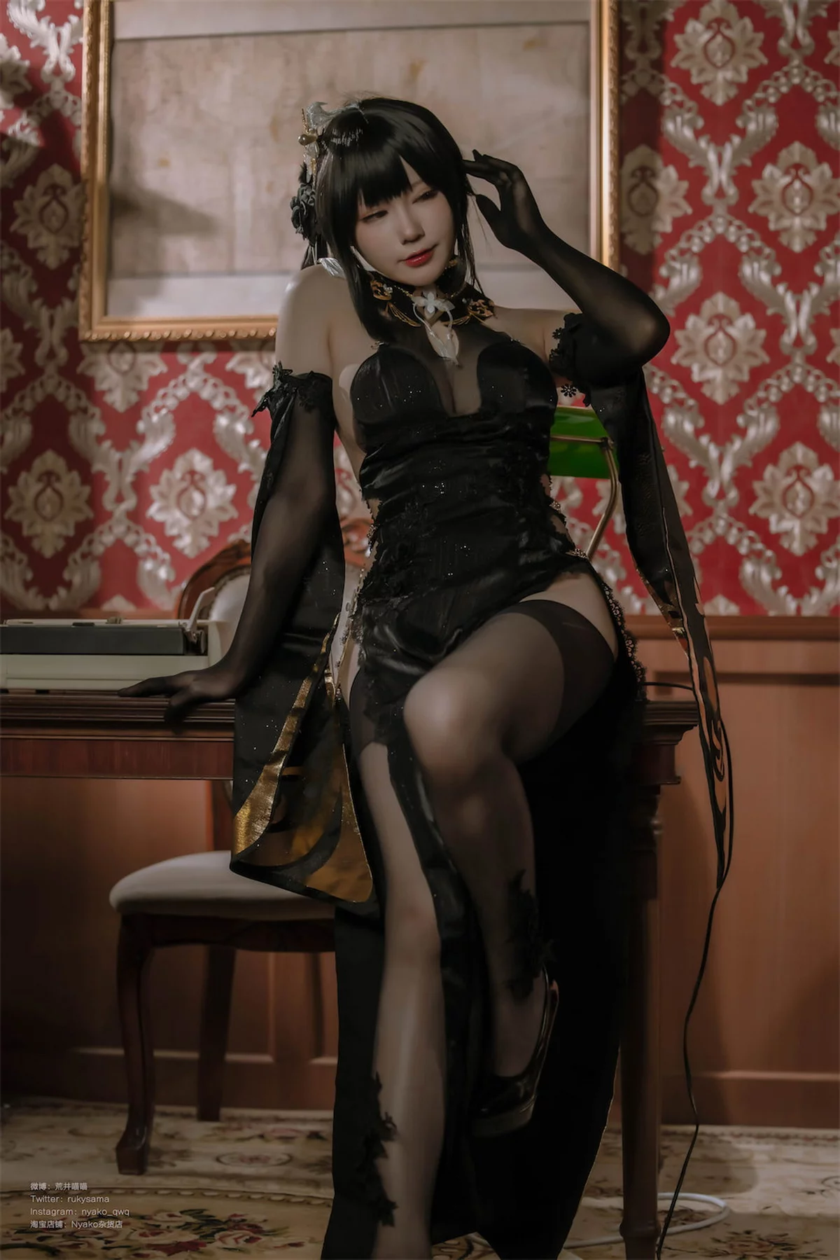 网络美女Nyako喵子碧蓝航线镇海主题性感黑色薄透礼裙配超薄黑丝极致魅惑写真46P