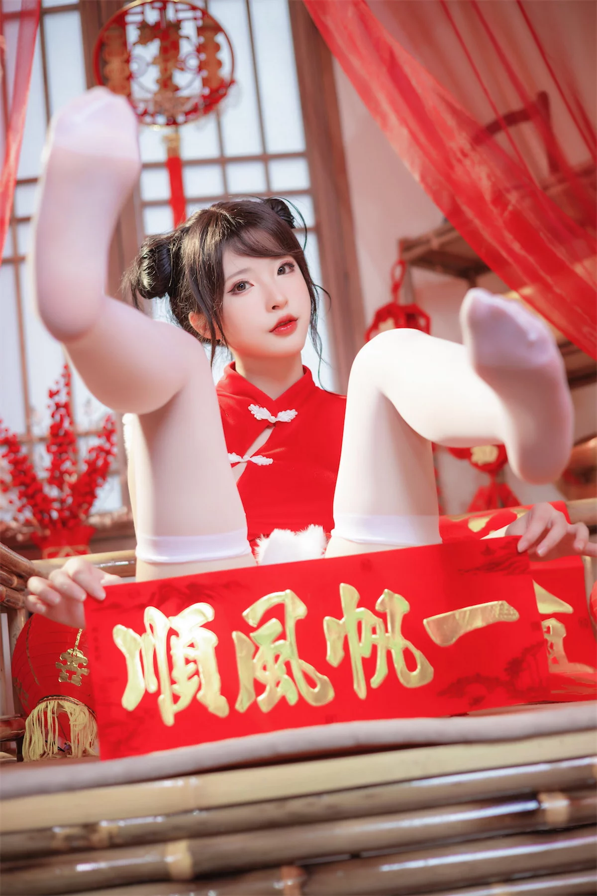 性感尤物清水由乃2023新年旗袍主题性感红色高开旗袍配白丝袜秀美腿诱惑写真77P