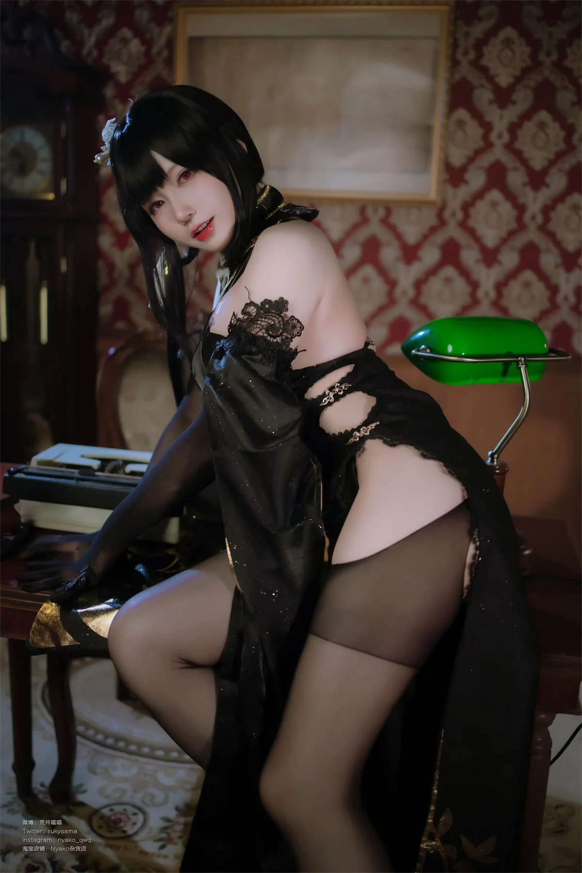 网络美女Nyako喵子碧蓝航线镇海主题性感黑色薄透礼裙配超薄黑丝极致魅惑写真46P