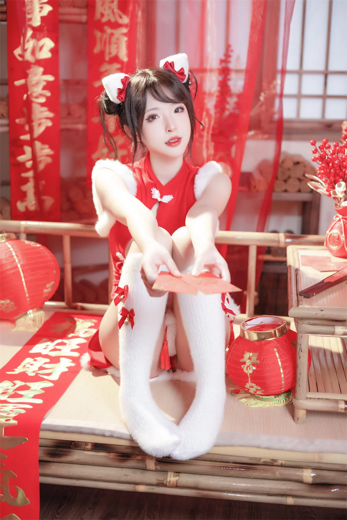 性感尤物清水由乃2023新年旗袍主题性感红色高开旗袍配白丝袜秀美腿诱惑写真77P