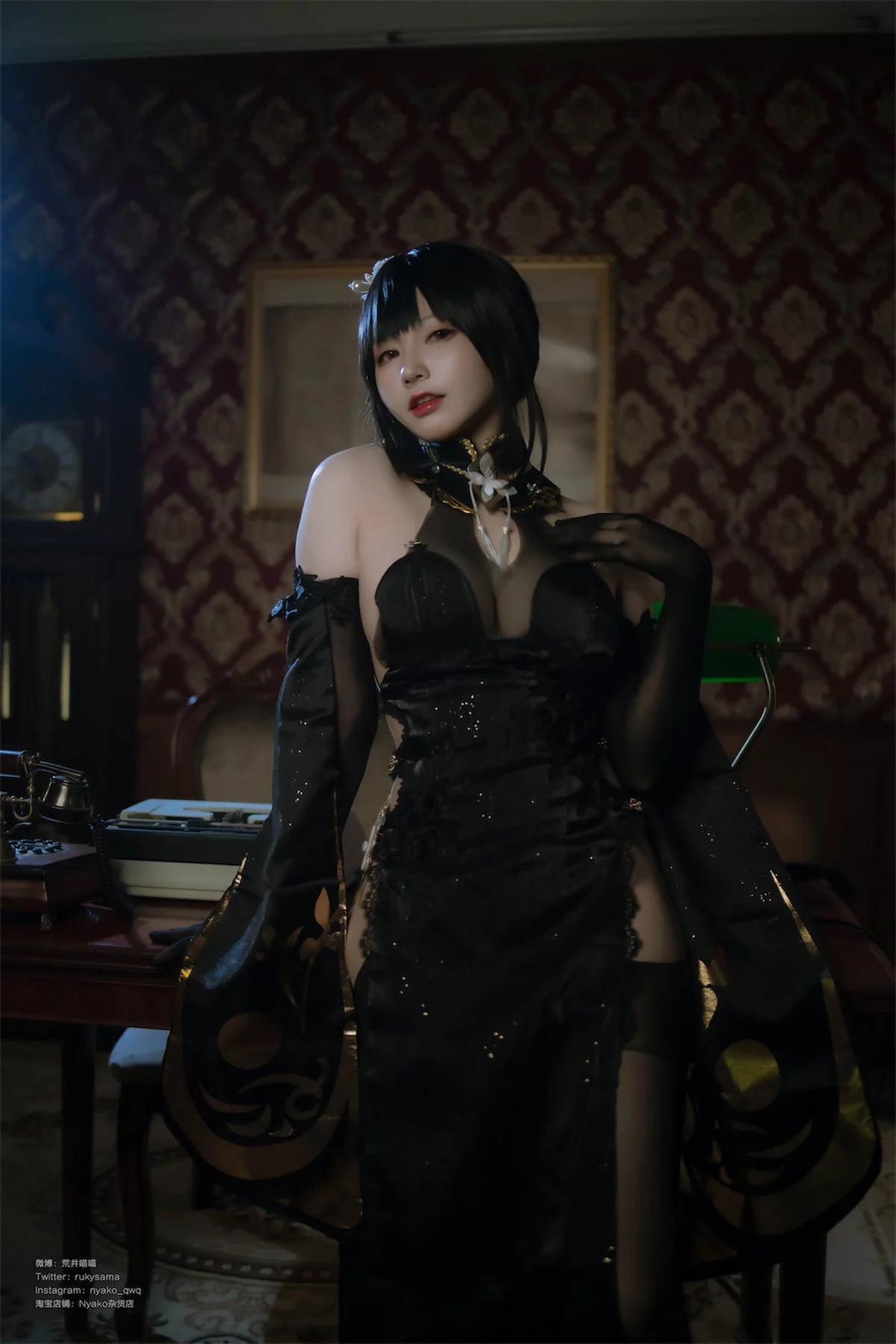网络美女Nyako喵子碧蓝航线镇海主题性感黑色薄透礼裙配超薄黑丝极致魅惑写真46P