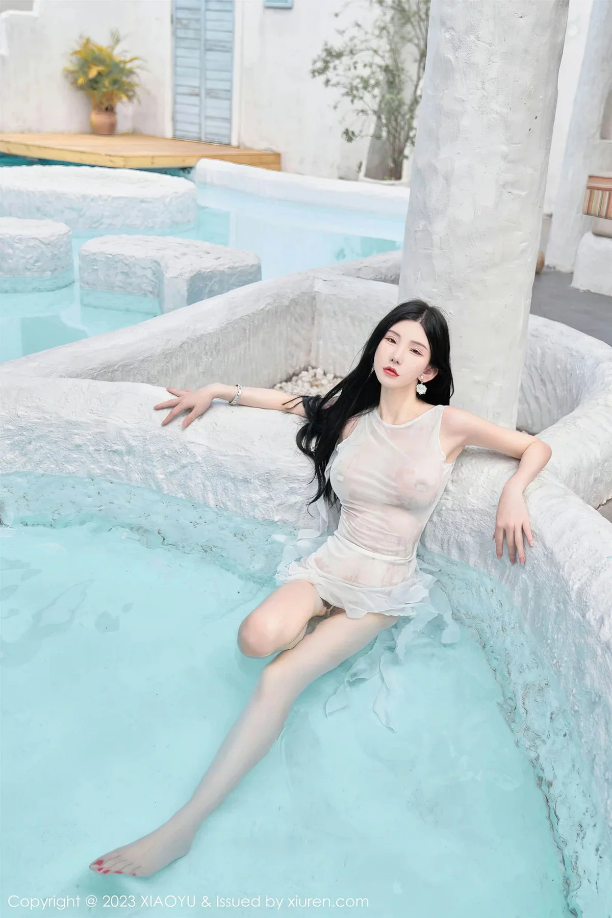 XiuRen第7049期_女神周于希Sally水中拍摄白色薄透连衣长裙秀惹火身材诱惑写真90P