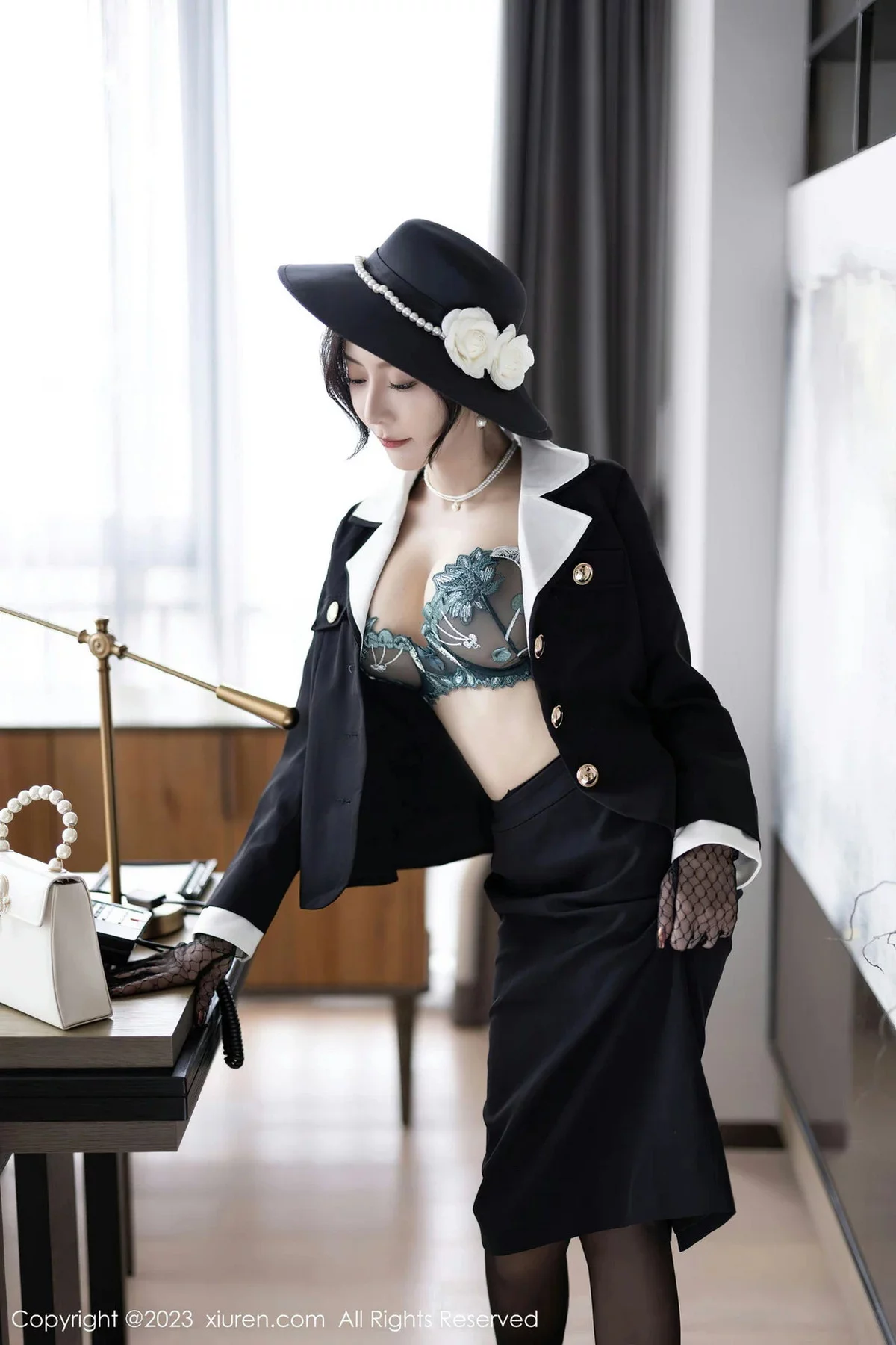 XiuRen第7048期_女神王馨瑶yanni墨绿色轻透蕾丝内衣配黑丝秀完美身材诱惑写真81P