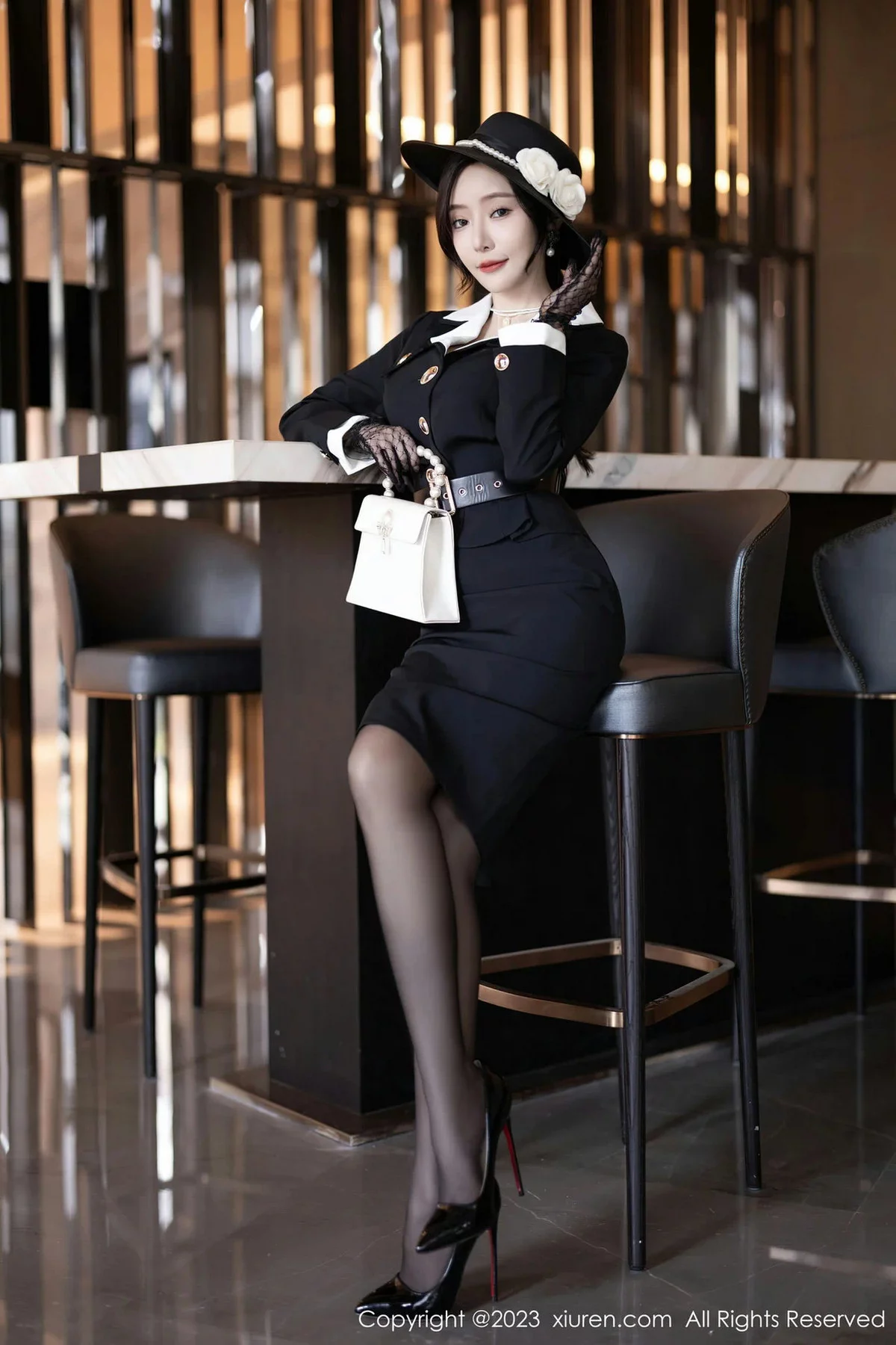 XiuRen第7048期_女神王馨瑶yanni墨绿色轻透蕾丝内衣配黑丝秀完美身材诱惑写真81P