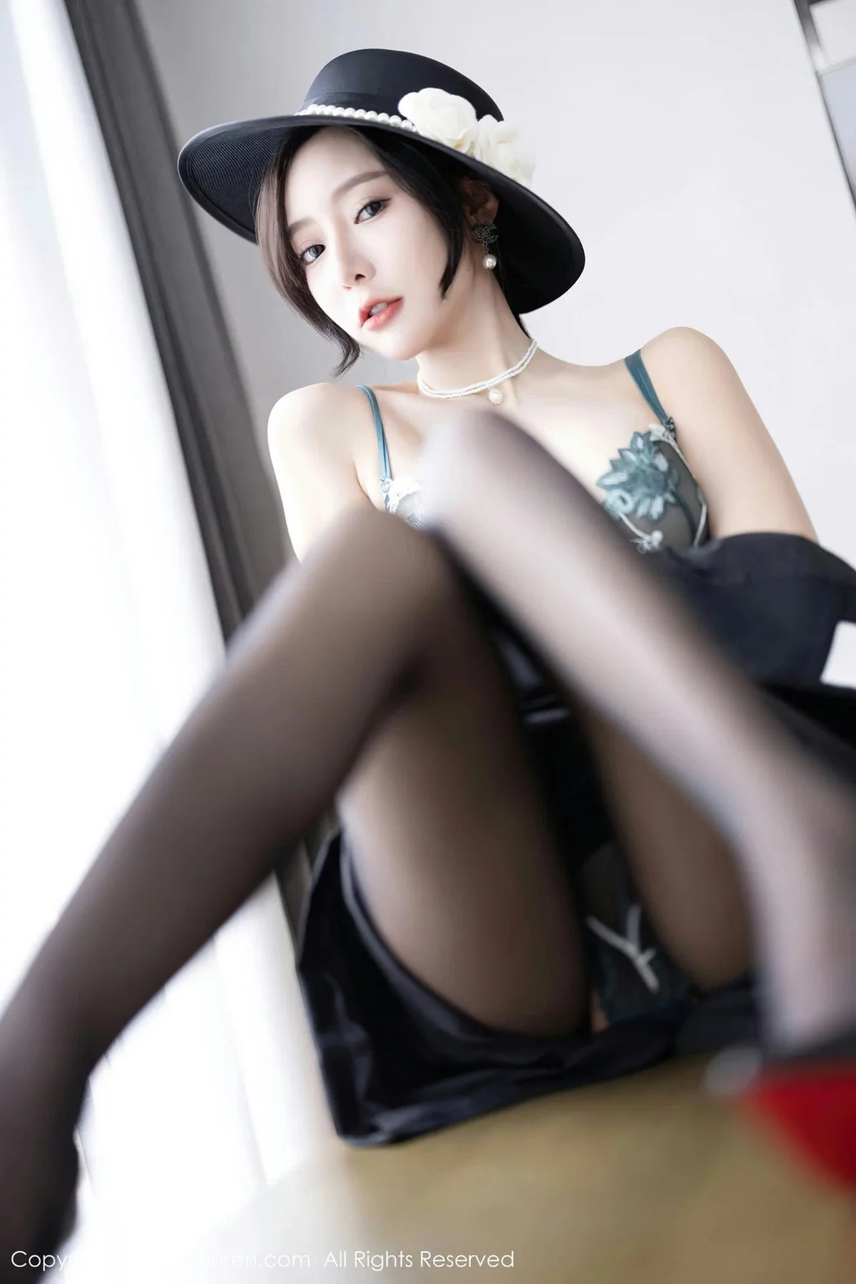 XiuRen第7048期_女神王馨瑶yanni墨绿色轻透蕾丝内衣配黑丝秀完美身材诱惑写真81P