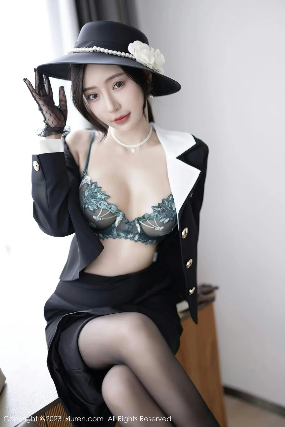 XiuRen第7048期_女神王馨瑶yanni墨绿色轻透蕾丝内衣配黑丝秀完美身材诱惑写真81P