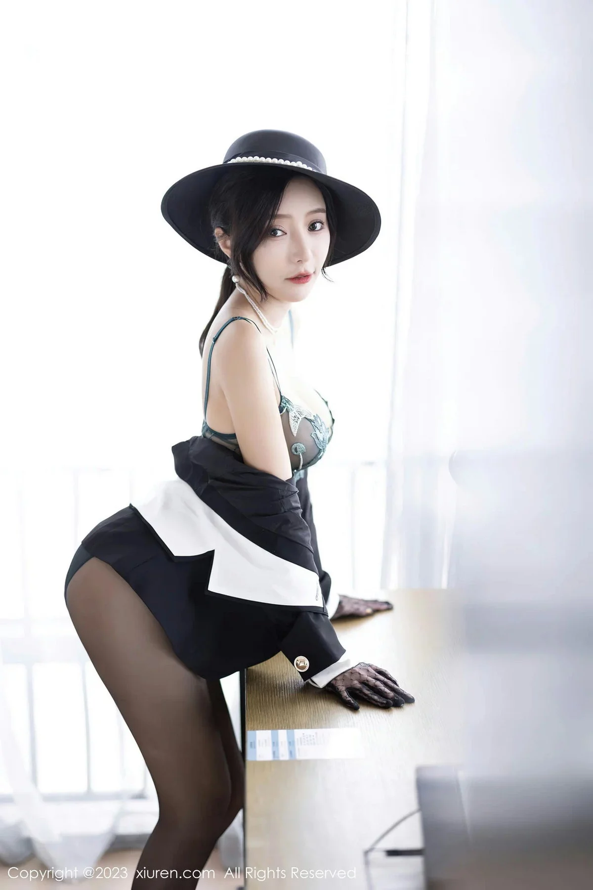 XiuRen第7048期_女神王馨瑶yanni墨绿色轻透蕾丝内衣配黑丝秀完美身材诱惑写真81P