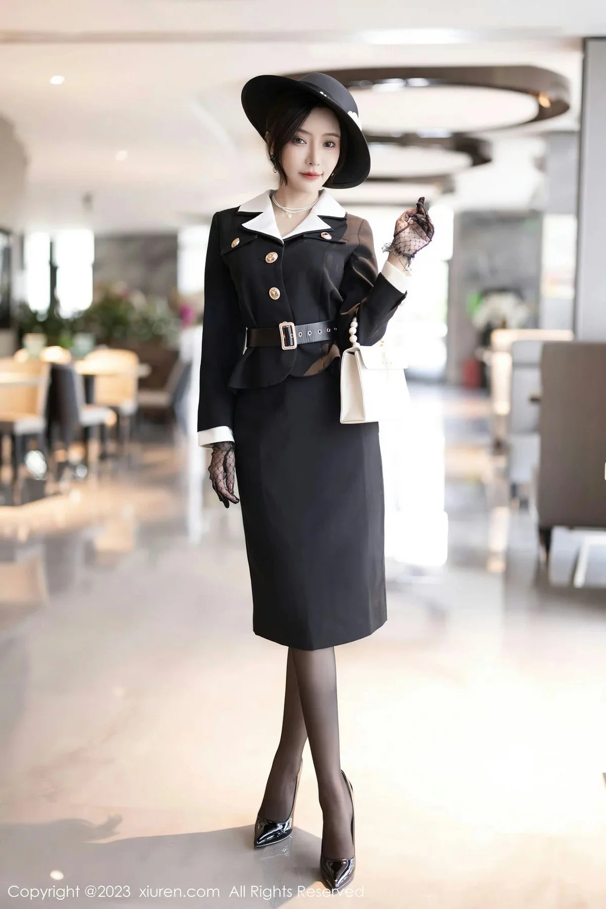 XiuRen第7048期_女神王馨瑶yanni墨绿色轻透蕾丝内衣配黑丝秀完美身材诱惑写真81P