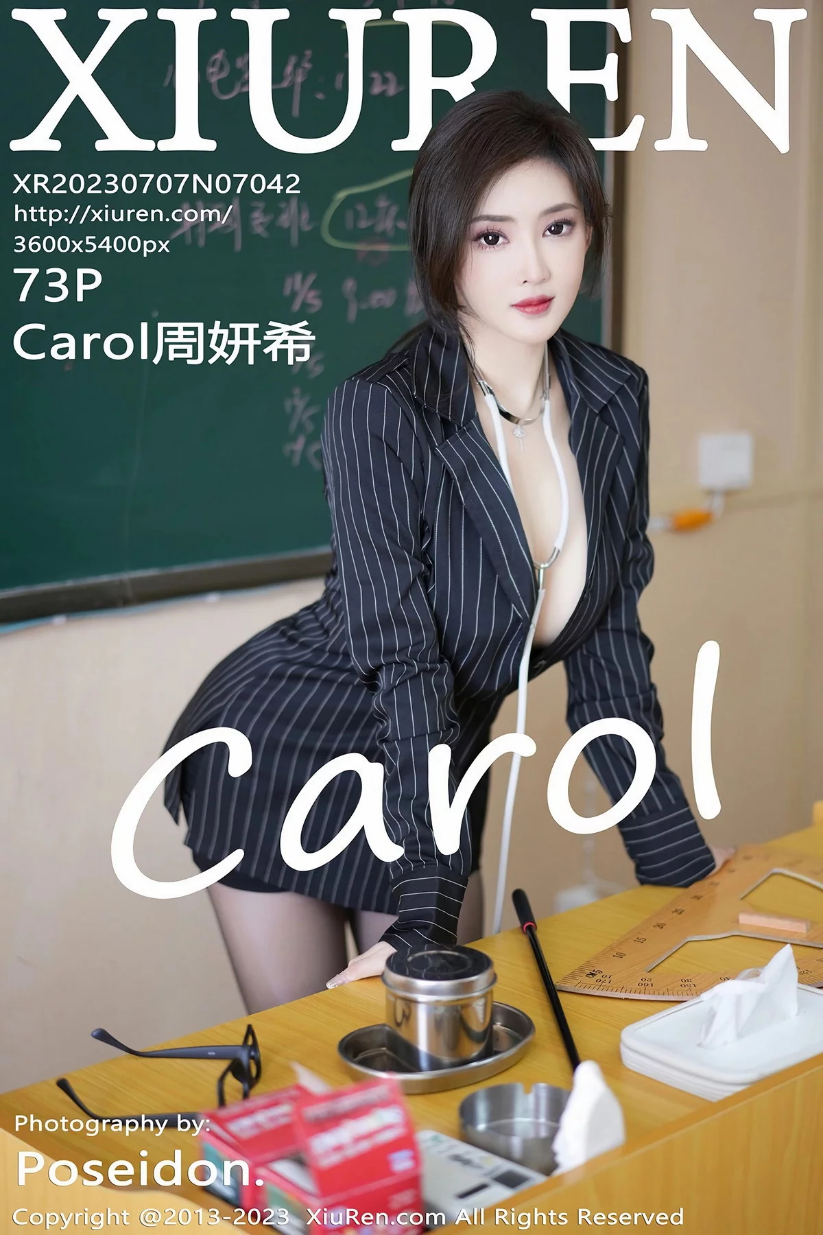 XiuRen第7042期_女神Carol周妍希深色条纹服饰配黑短裙半脱秀丰满身材诱惑写真73P