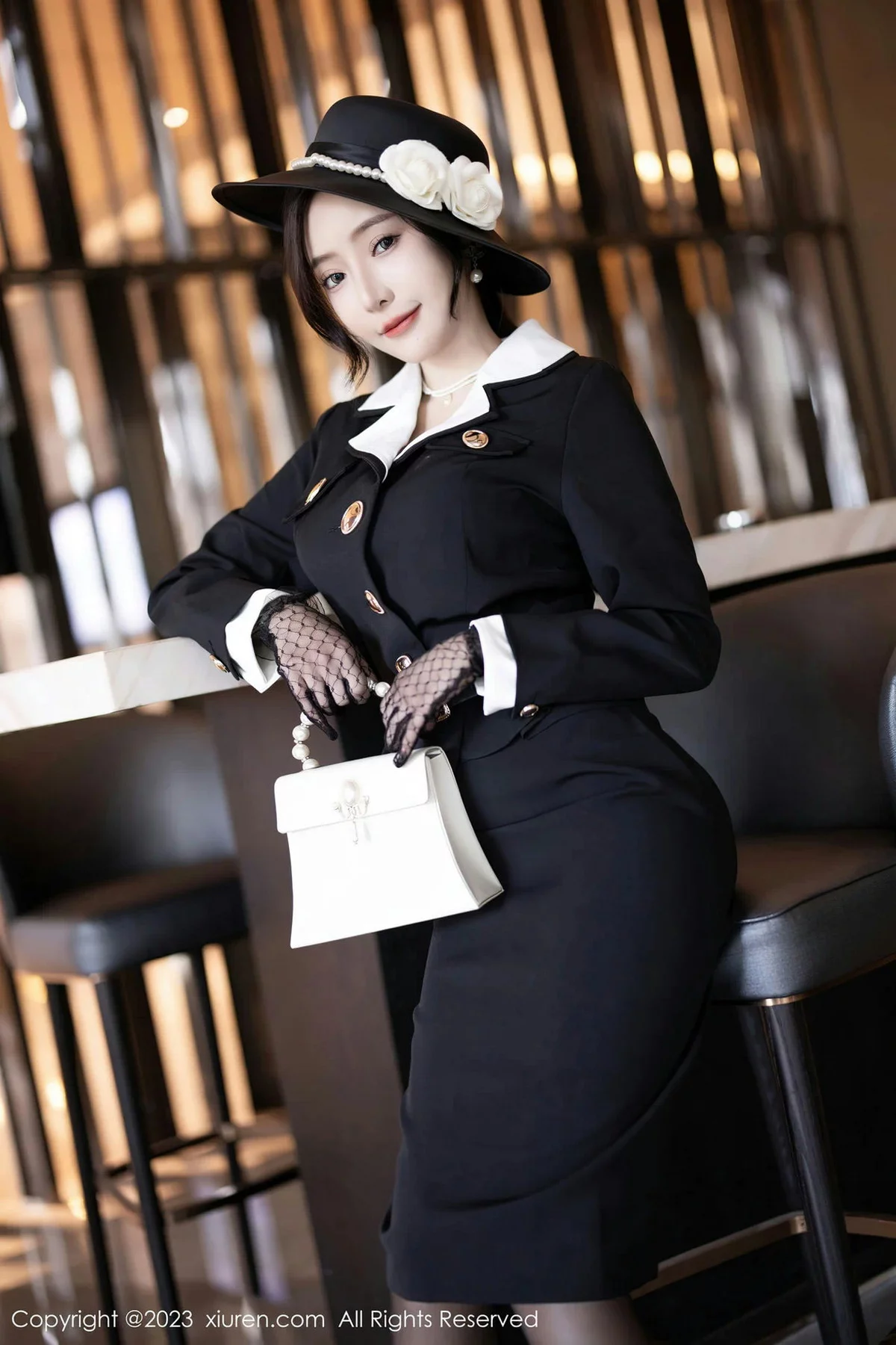 XiuRen第7048期_女神王馨瑶yanni墨绿色轻透蕾丝内衣配黑丝秀完美身材诱惑写真81P